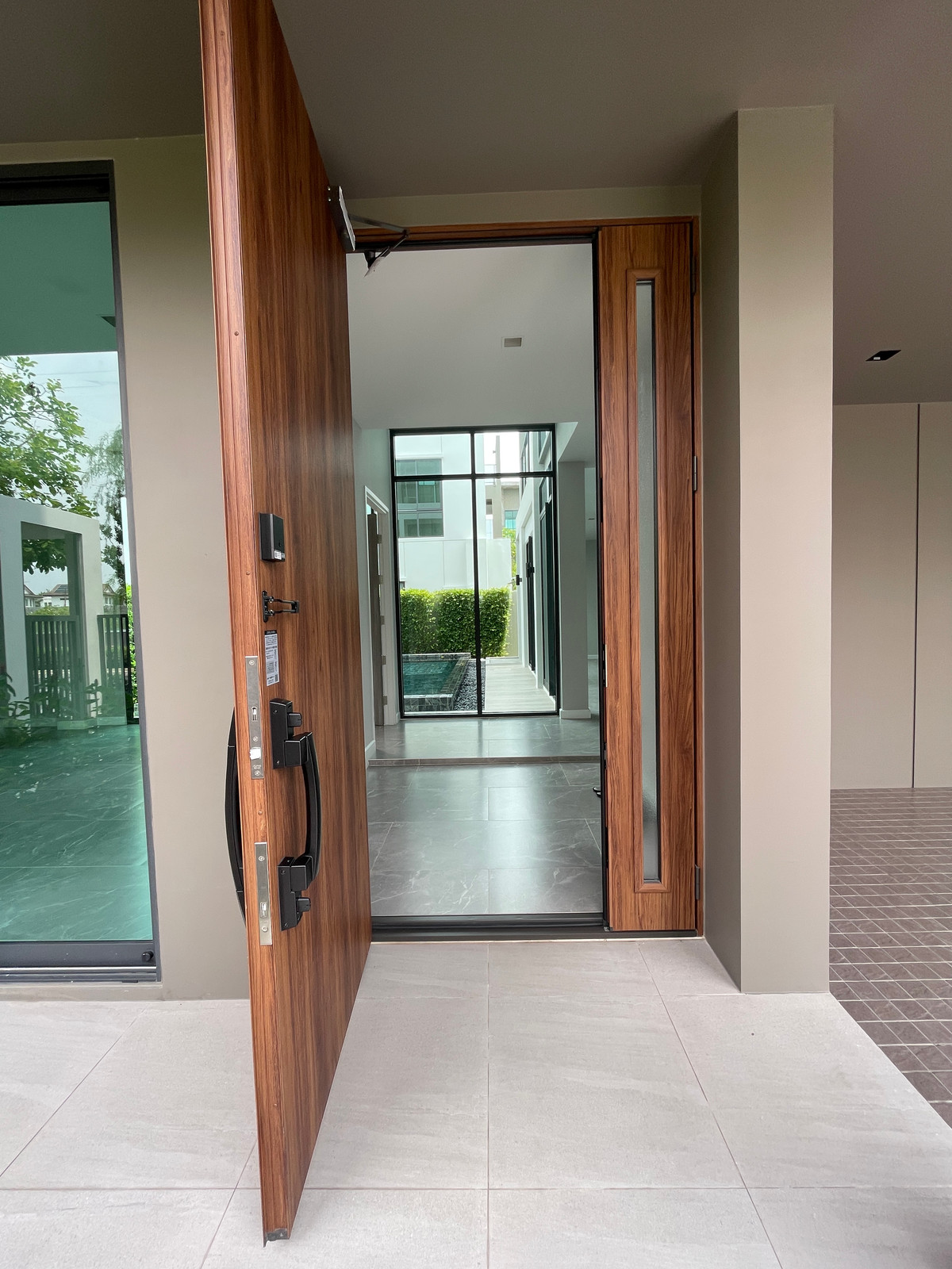 ขายบ้านบางนา แบริ่ง ลาซาล : ขายด่วน! THE ONE Signature Bangna-Rama 9 — นิยามใหม่ของ Pool Villa หรู 3 ชั้น พร้อม Multiverse ฟังก์ชันเพื่อทุกคนในครอบครัว