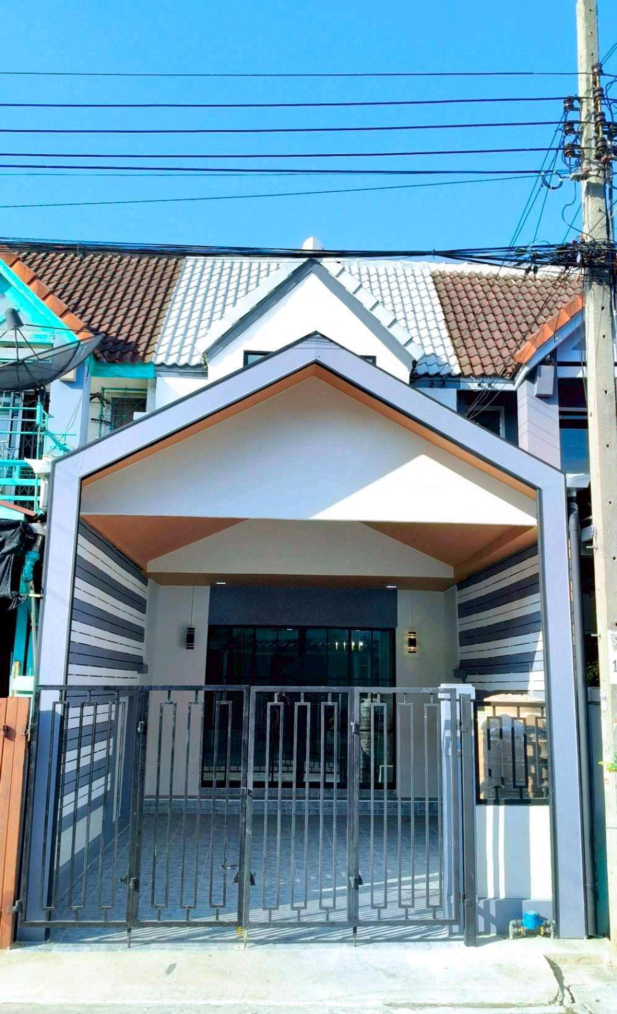 ขายทาวน์โฮมมีนบุรี-ร่มเกล้า : ขายทาวน์เฮ้าส์ 2 ชั้น หมู่บ้านพูนสินธานี 3 เคหะร่มเกล้า 64 รถไฟฟ้าสายสีส้ม-แยกมิสทีน ตลาดสดร่มเกล้า
ม.เทคโนโลยีพระจอมเกล้าเจ้าคุณทหาร ม.หัวเฉียว สนามบินสุวรรณภูมิ นิคมอุตสาหกรรมลาดกระบัง ตลาดหัวตะเข้  Airport Link