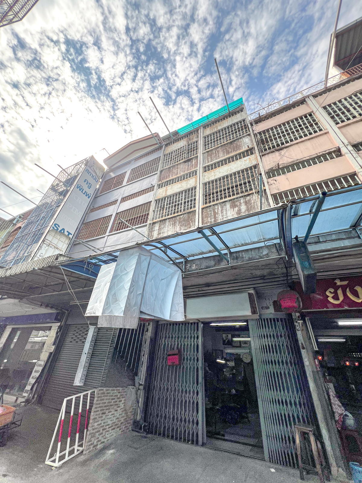 ขายทาวน์โฮมบางซื่อ วงศ์สว่าง เตาปูน : ทำเลดีจัด 🔥 ตึกแถวติด MRT เตาปูน 150 ม. สายลงทุนรีบเลย 📈💰อาคารพาณิชย์ กรุงเทพ - นนท์ 2 / 4 ห้องนอน (ขาย), Commercial building Bangkok - Non 2 / 4 Bedrooms (FOR SALE) BNS004