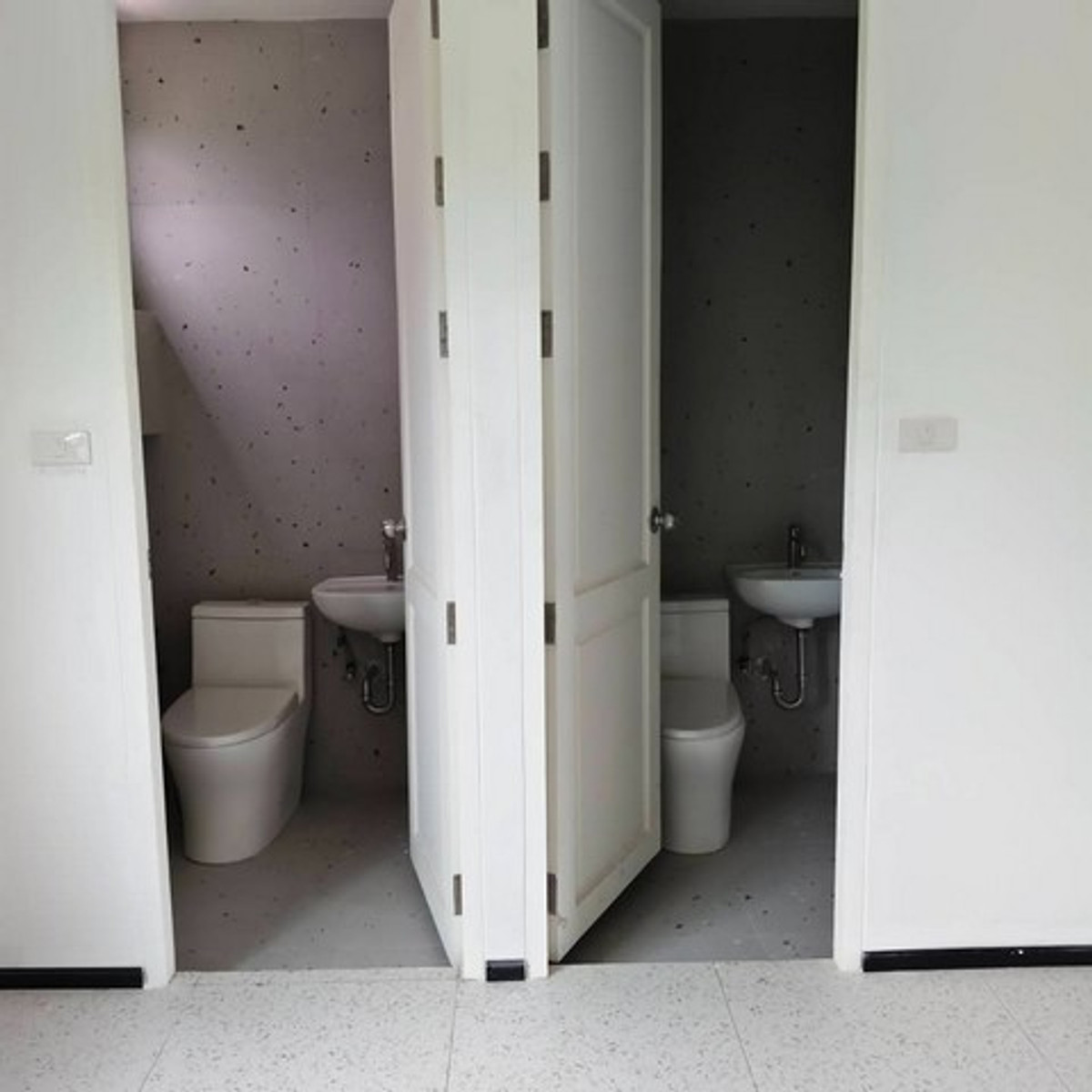 ให้เช่าอาคารพาณิชย์บางนา แบริ่ง ลาซาล : HR3307ให้เช่าออฟฟิศพร้อมโกดัง 3.5 ชั้น + ดาดฟ้า ซอยบางนา-ตราด ซอย 13 พื้นที่ใช้สอยรวม 384 ตร.ม. พร้อมเข้าอยู่ทันที