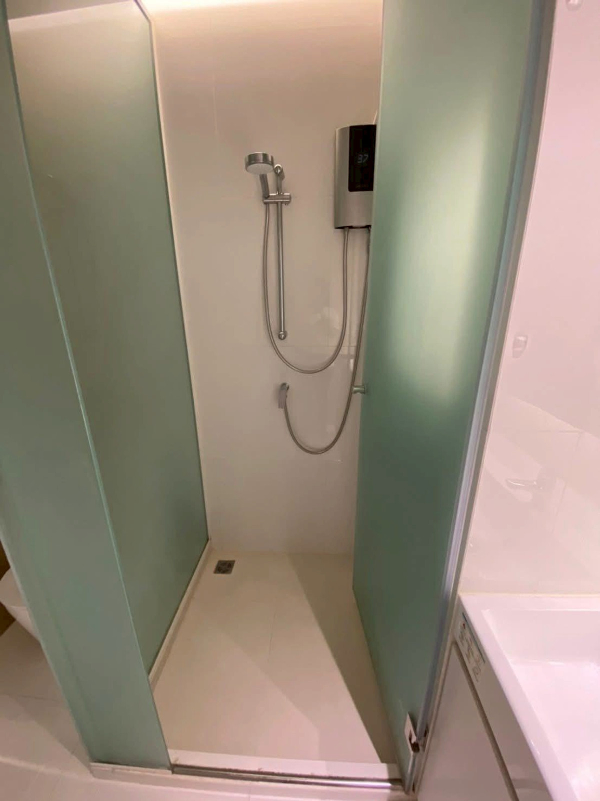 ให้เช่าคอนโดสยาม จุฬา สามย่าน : ☁️ มุมนั่งชิลริมหน้าต่าง มีมุมโปรดไว้พักใจในทุกวัน ✨ วิวเมืองสวยที่ Triple Y Residence 🏙️