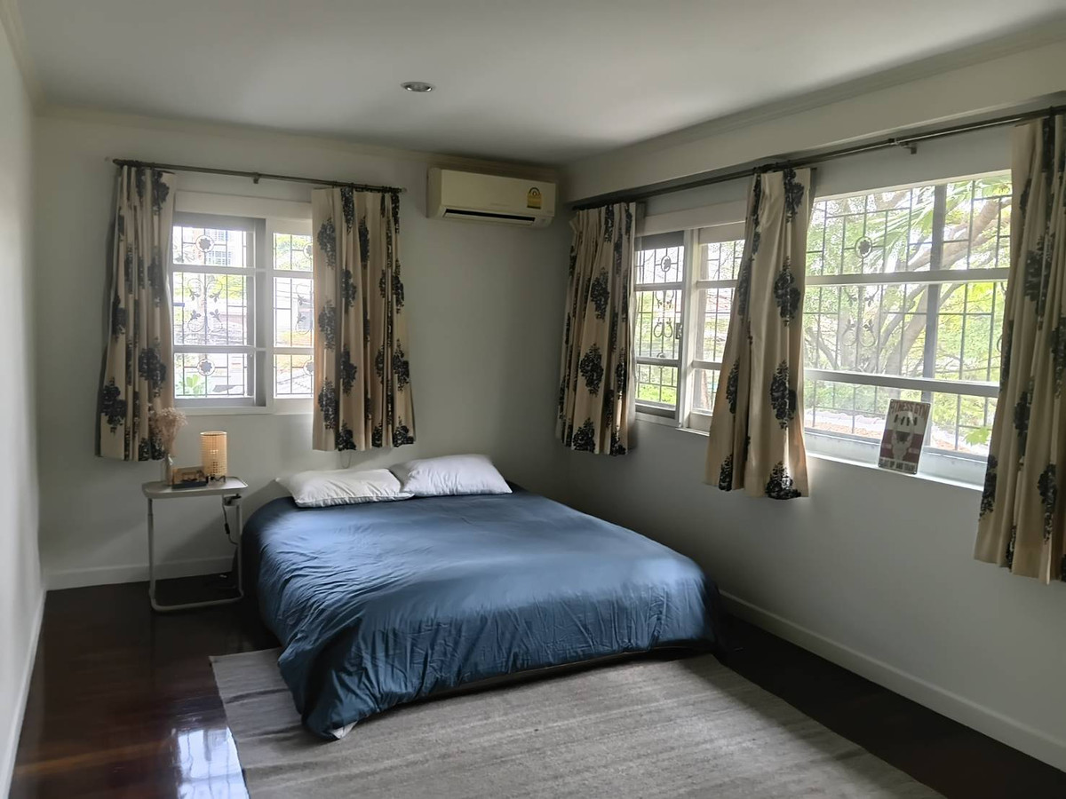For RentHouseSukhumvit, Asoke, Thonglor : For rent, beautifully decorated house in Ekkamai area, near Thonglor, small pets allowed. Soi Pridi Banomyong 25
