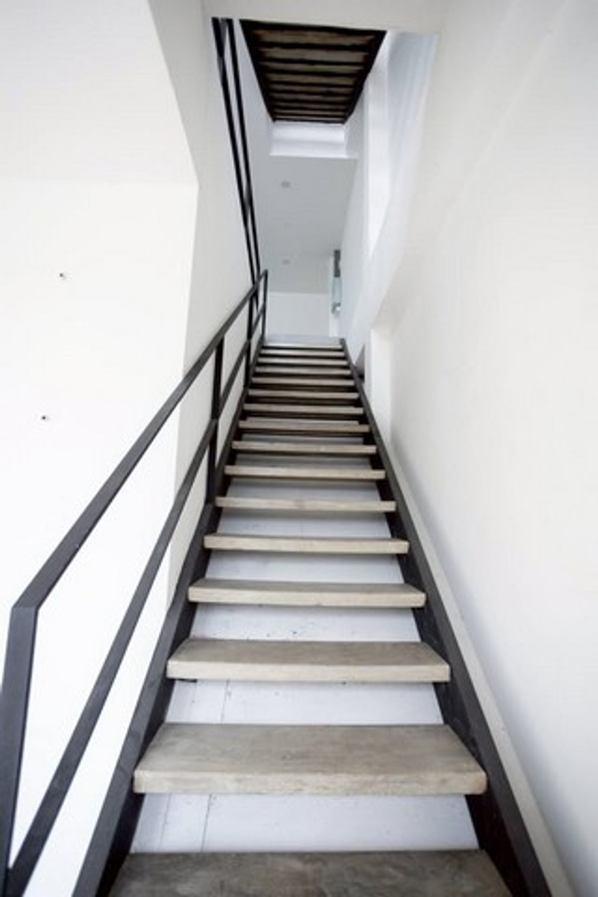 ให้เช่าอาคารพาณิชย์บางนา แบริ่ง ลาซาล : HR3303ให้เช่าออฟฟิศ-โกดัง 3.5 ชั้น พร้อมดาดฟ้า | บางนา-ตราด ซอย 13 เชื่อมต่ออุดมสุข-สุขุมวิท  สภาพใหม่ กั้นห้องแอร์ครบ พร้อมใช้งานทันที