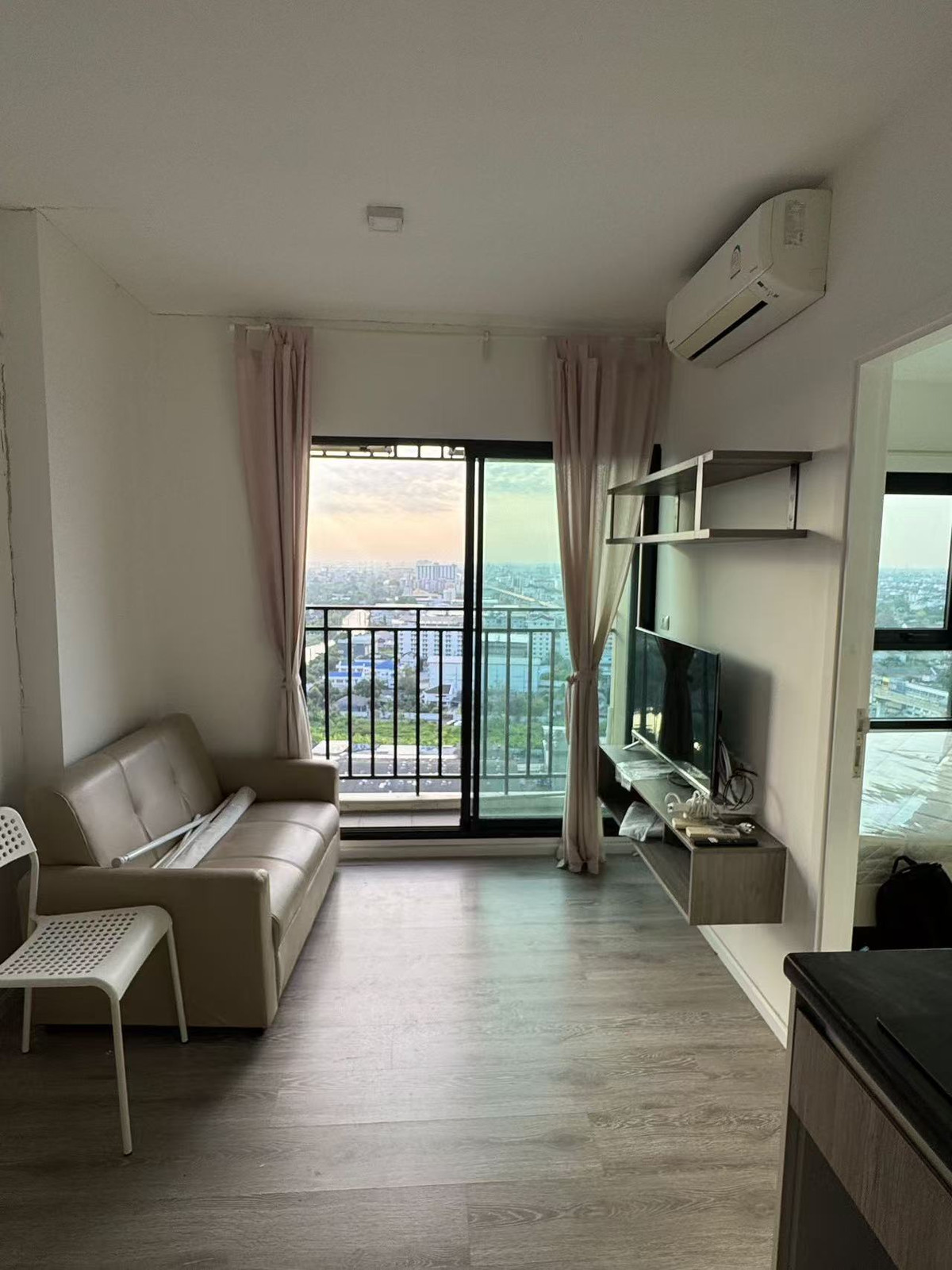 ขายคอนโดสมุทรปราการ สำโรง : คอนโดเคนซิงตัน สุขุมวิท-เทพารักษ์ 1 ห้องนอน ขายด่วน!