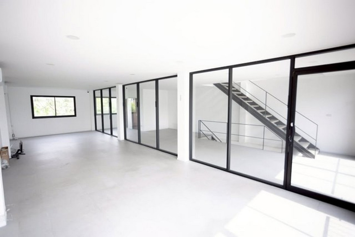 ให้เช่าอาคารพาณิชย์บางนา แบริ่ง ลาซาล : HR3303ให้เช่าออฟฟิศ-โกดัง 3.5 ชั้น พร้อมดาดฟ้า | บางนา-ตราด ซอย 13 เชื่อมต่ออุดมสุข-สุขุมวิท  สภาพใหม่ กั้นห้องแอร์ครบ พร้อมใช้งานทันที