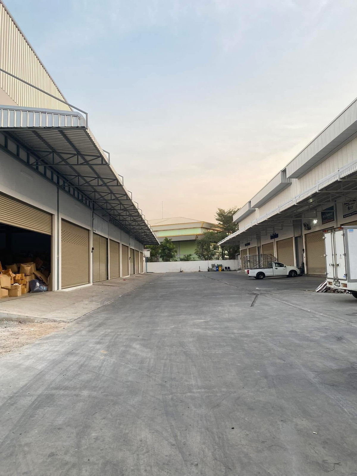 For RentWarehouseEakachai, Bang Bon : Warehouse/factory for rent Usable area 660 square meters, location Ekkachai Bang Bon.