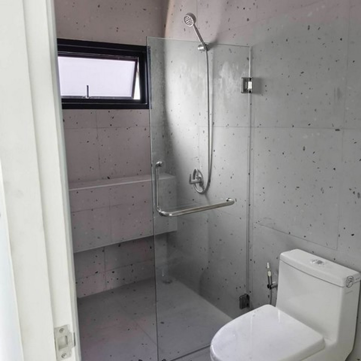 ให้เช่าอาคารพาณิชย์บางนา แบริ่ง ลาซาล : HR3307ให้เช่าออฟฟิศพร้อมโกดัง 3.5 ชั้น + ดาดฟ้า ซอยบางนา-ตราด ซอย 13 พื้นที่ใช้สอยรวม 384 ตร.ม. พร้อมเข้าอยู่ทันที