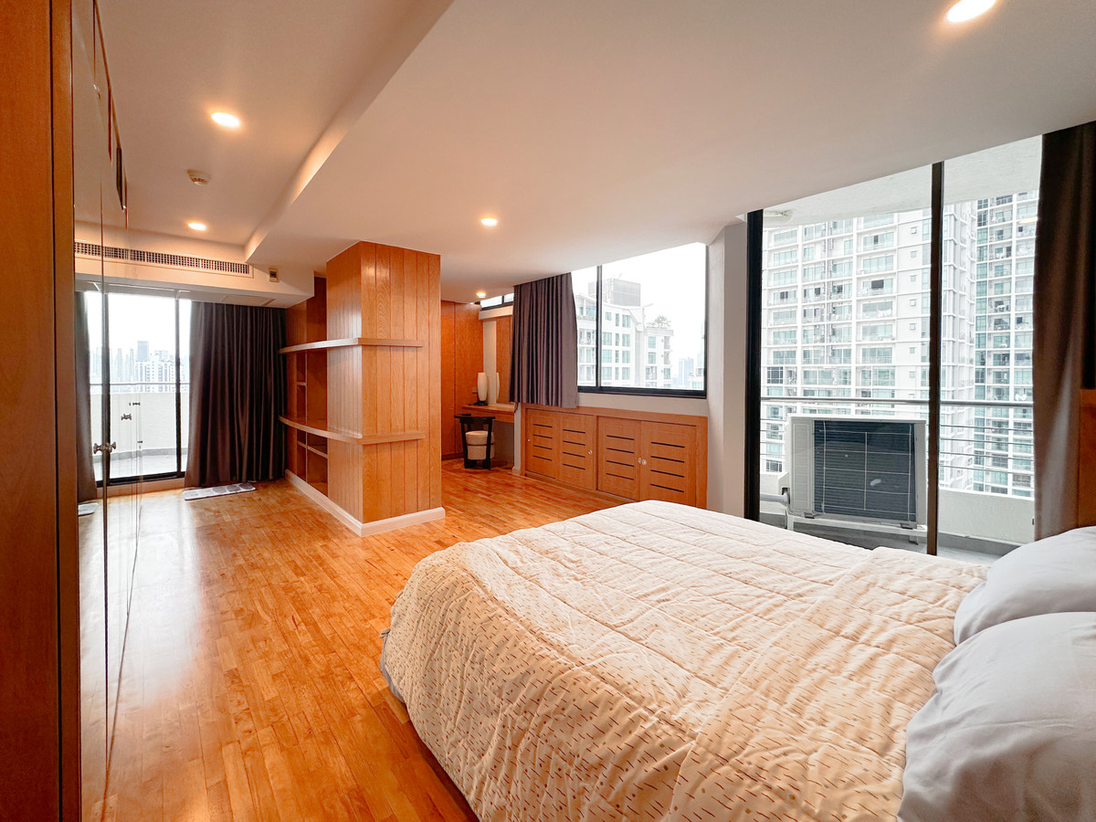 ให้เช่าคอนโดสุขุมวิท อโศก ทองหล่อ : Supalai Place Sukhumvit 39 - 2BR - 150sqm.