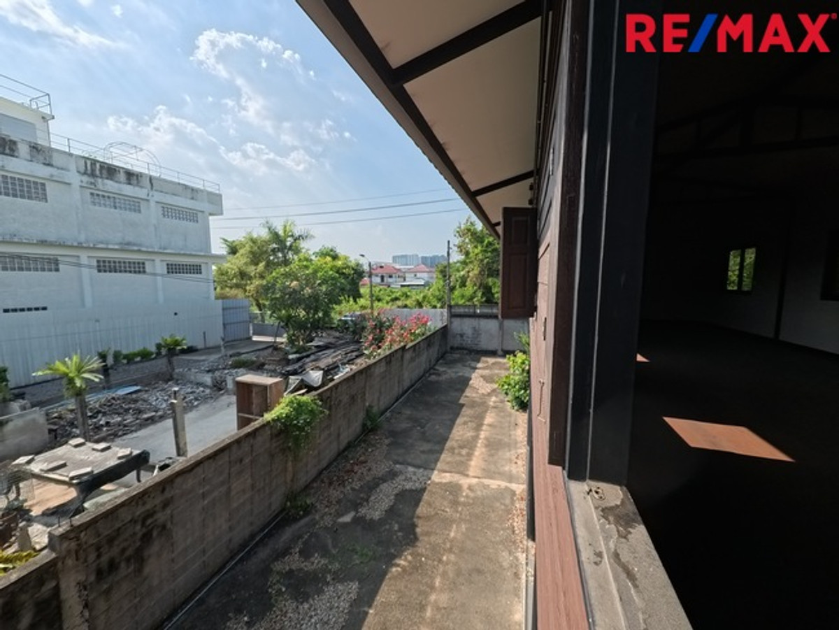 ขายที่ดินสมุทรปราการ สำโรง : ขายที่ดิน 4-1-67 ไร่ (1,767 ตร.ว.) ซอยเทศบาล 23 (กันตะบุตร) สุขุมวิท–สมุทรปราการ ใกล้ BTS โรงเรียนนายเรือ 800 เมตร | ราคา 54,000 บ./ตร.ว.