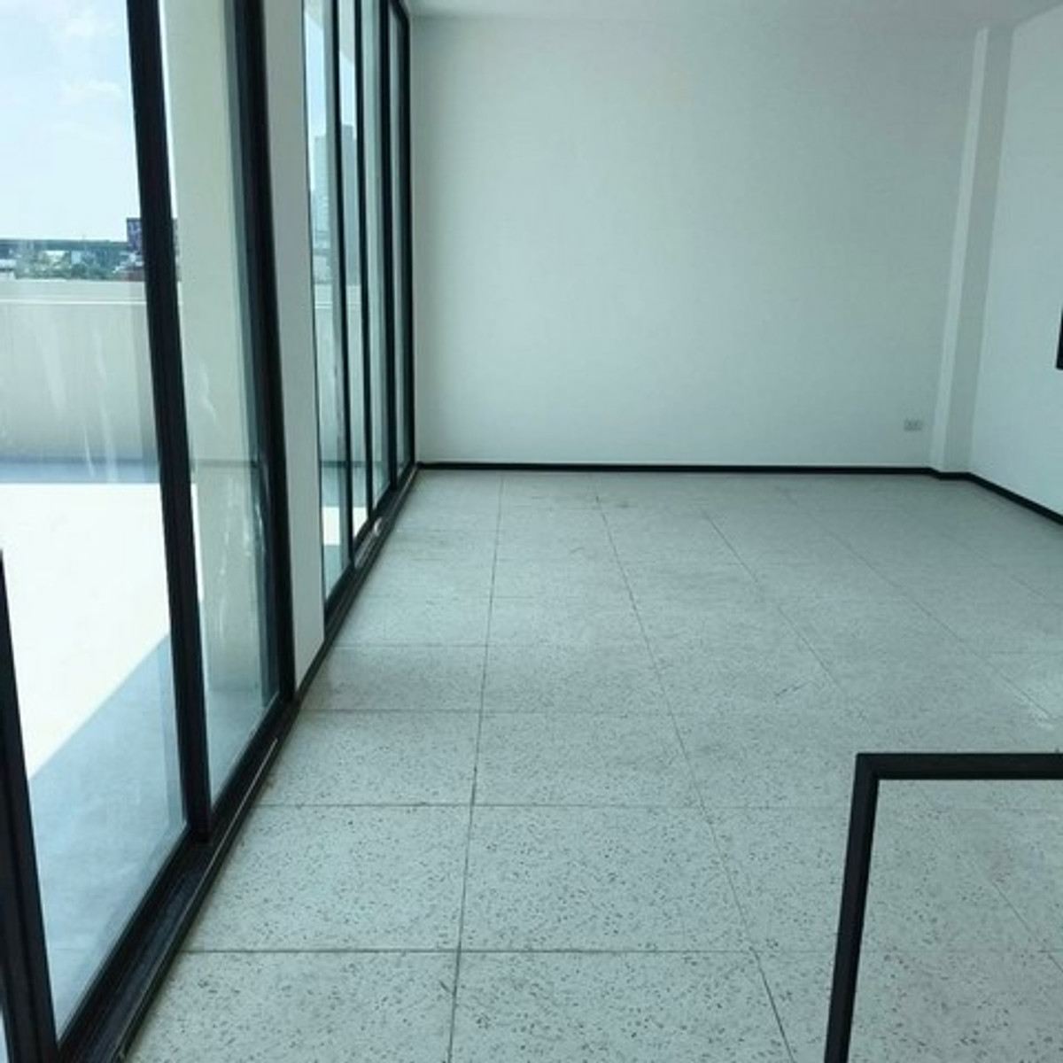 ให้เช่าอาคารพาณิชย์บางนา แบริ่ง ลาซาล : HR3307ให้เช่าออฟฟิศพร้อมโกดัง 3.5 ชั้น + ดาดฟ้า ซอยบางนา-ตราด ซอย 13 พื้นที่ใช้สอยรวม 384 ตร.ม. พร้อมเข้าอยู่ทันที