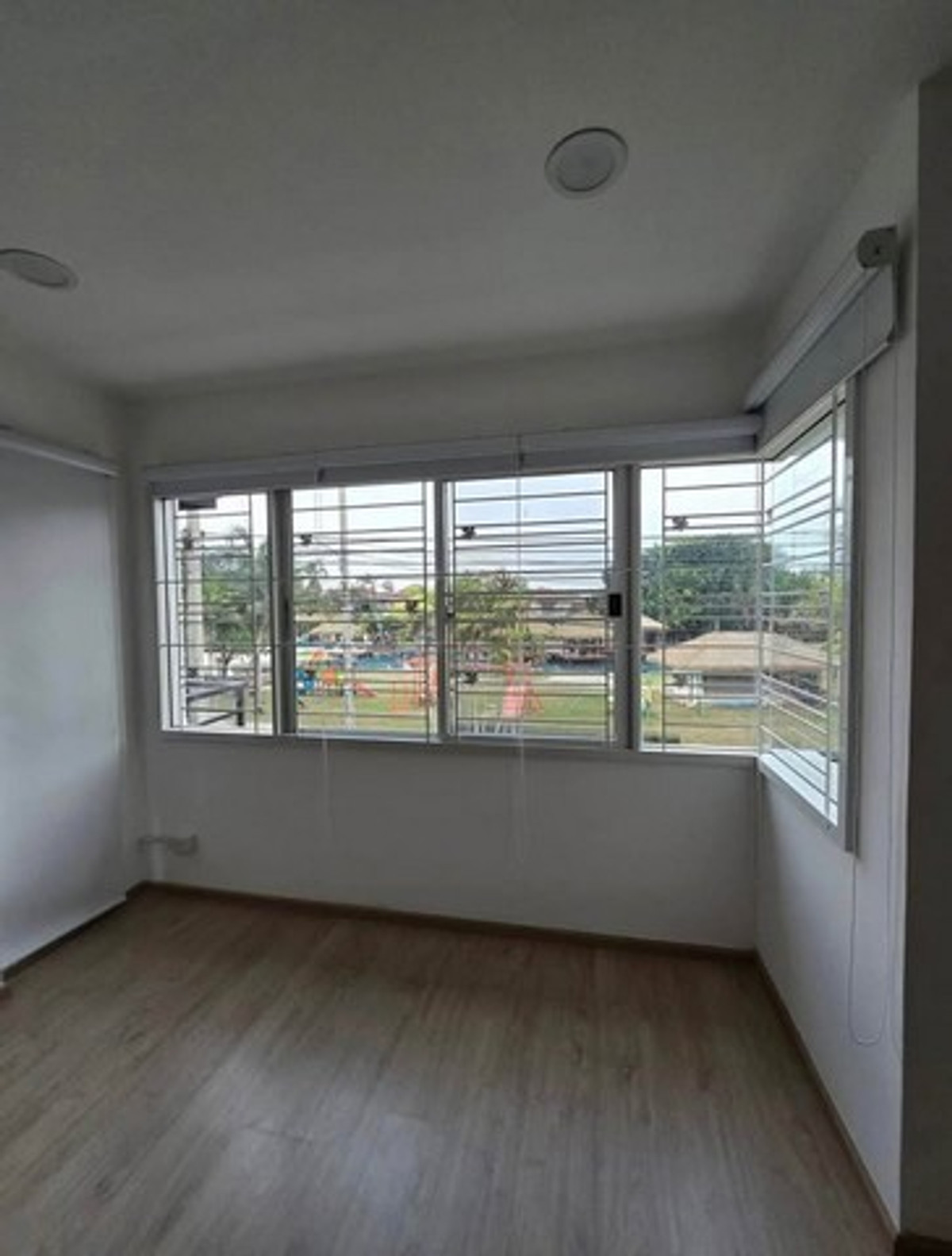 For RentHouseLadkrabang, Suwannaphum Airport : HR3306 Large 2-story detached house for rent, Atoll Maldives Palm Bangna-Wongwaen project, in front of the house, not next to anyone (Private Zone) | Just 3 minutes to Mega Bangna.