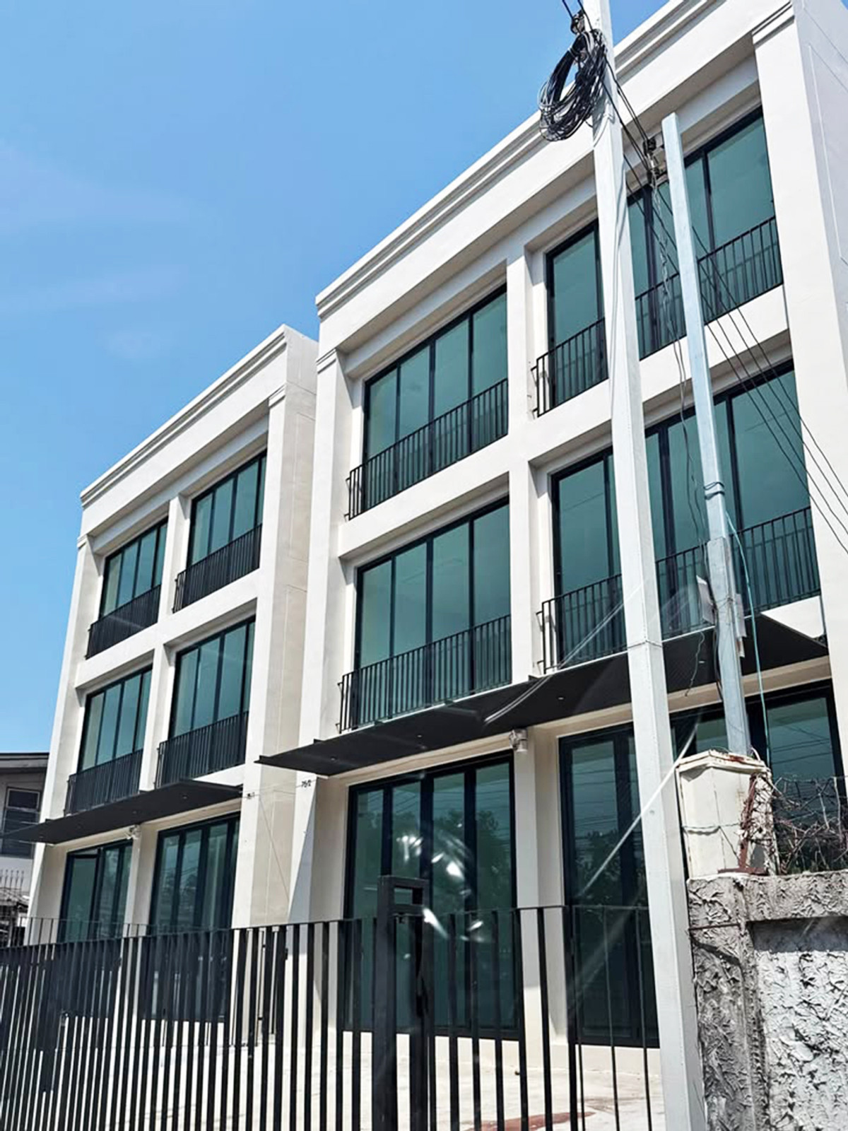 ให้เช่าสำนักงานบางนา แบริ่ง ลาซาล : JY-CR109 ให้เช่า ออฟฟิศ บางนา 3.5 ชั้น, ขนาด 384 ตร.ม. ใกล้ BTS อุดมสุข