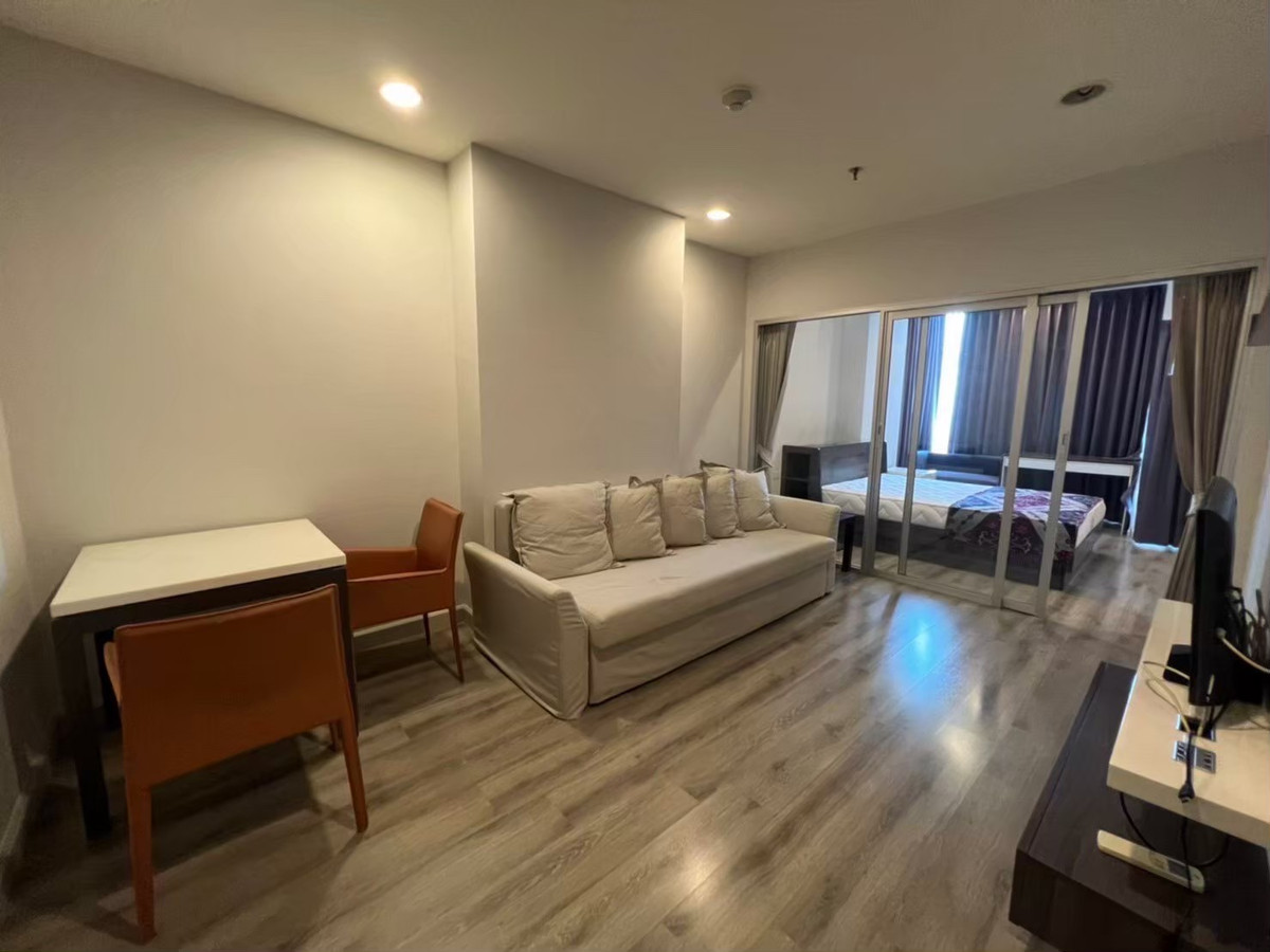 ให้เช่าคอนโดสาทร นราธิวาส : SPACIOUS CITY LIVING | Centric Sathorn-St.Louis — ห้องกว้าง วิวสวย ชั้น 23 1 Bed ขนาดใหญ่ 47 ตร.ม. สัมผัสความสงบใจกลางสาทร-เซนต์หลุยส์ ในราคาเพียง 25,000.-
