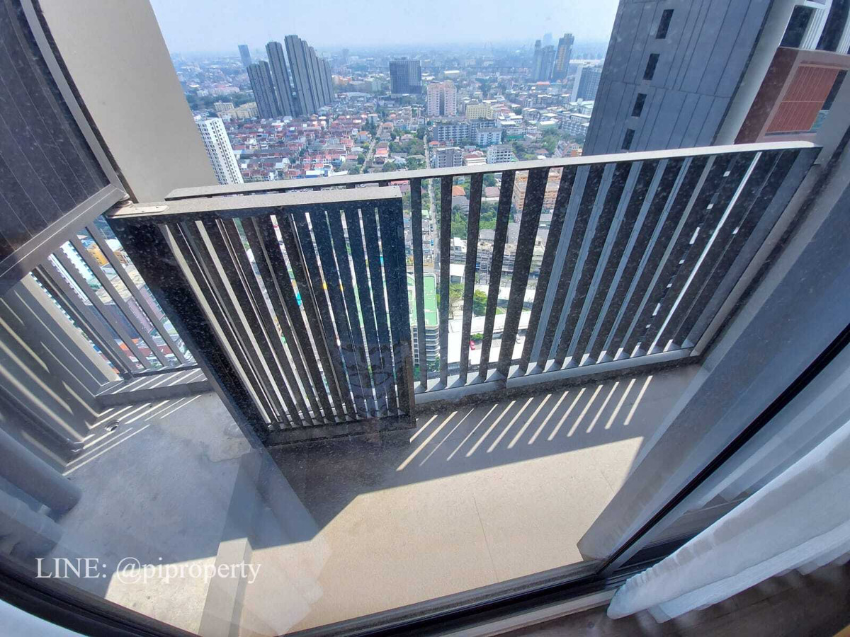 For RentCondoOnnut, Udomsuk : High floor 1 bedroom unit for rent in Whizdom Essence Sukhumvit, True Digital Park BTS Punnawithi station.