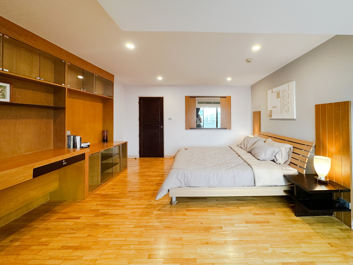 ให้เช่าคอนโดสุขุมวิท อโศก ทองหล่อ : Supalai Place Sukhumvit 39 - 2BR - 150sqm.