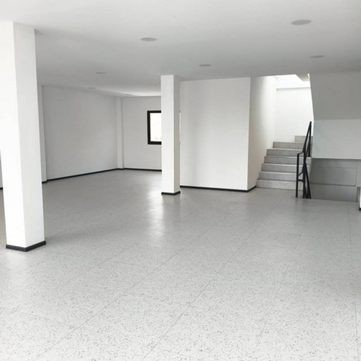 ให้เช่าอาคารพาณิชย์บางนา แบริ่ง ลาซาล : HR3307ให้เช่าออฟฟิศพร้อมโกดัง 3.5 ชั้น + ดาดฟ้า ซอยบางนา-ตราด ซอย 13 พื้นที่ใช้สอยรวม 384 ตร.ม. พร้อมเข้าอยู่ทันที