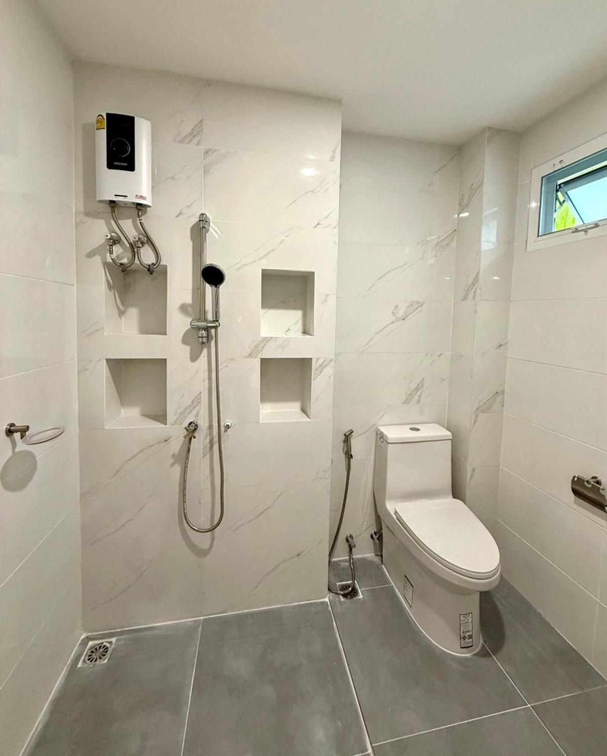 For RentHouseRamkhamhaeng, Hua Mak : 🏠Newly renovated single house, Ramkhamhaeng Hua Mak 9, for rent, 4 bedrooms, 5 bathrooms, near Samitivej Srinakarin Hospital, Wellington College🔆