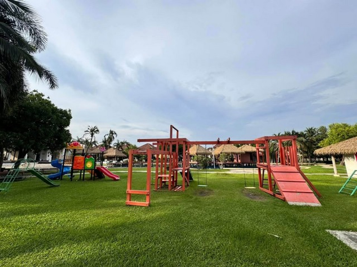 For RentHouseLadkrabang, Suwannaphum Airport : HR3306 Large 2-story detached house for rent, Atoll Maldives Palm Bangna-Wongwaen project, in front of the house, not next to anyone (Private Zone) | Just 3 minutes to Mega Bangna.