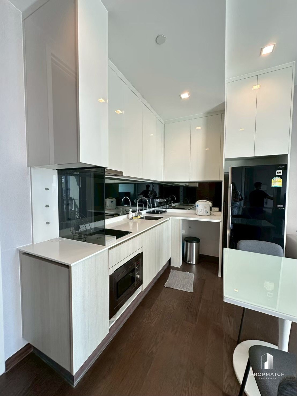 ให้เช่าคอนโดพระราม 9 เพชรบุรีตัดใหม่ RCA : นักศึกษา มศว. มาทางนี้ ว่างแล้ว Q asoke  ห้องใหญ่ 38sqm ปล่อยเช่าแค่ 22,000 เท่านั้น ติด MRT เพรชบุรี  นัดชมได้ค่ะ  064-6696546 มินนี่   เบอร์นี้แอทไลน์ได้เลยค่ะ