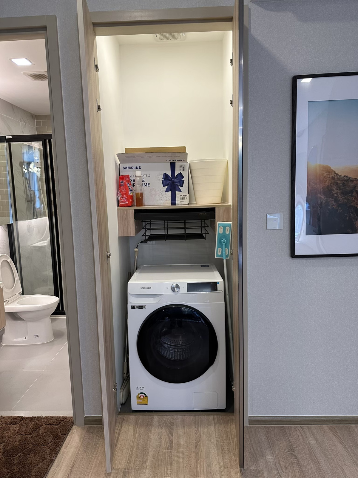 For RentCondoRatchathewi,Phayathai : For rent 3 bedrooms, 2 bathrooms, XT Phayathai.