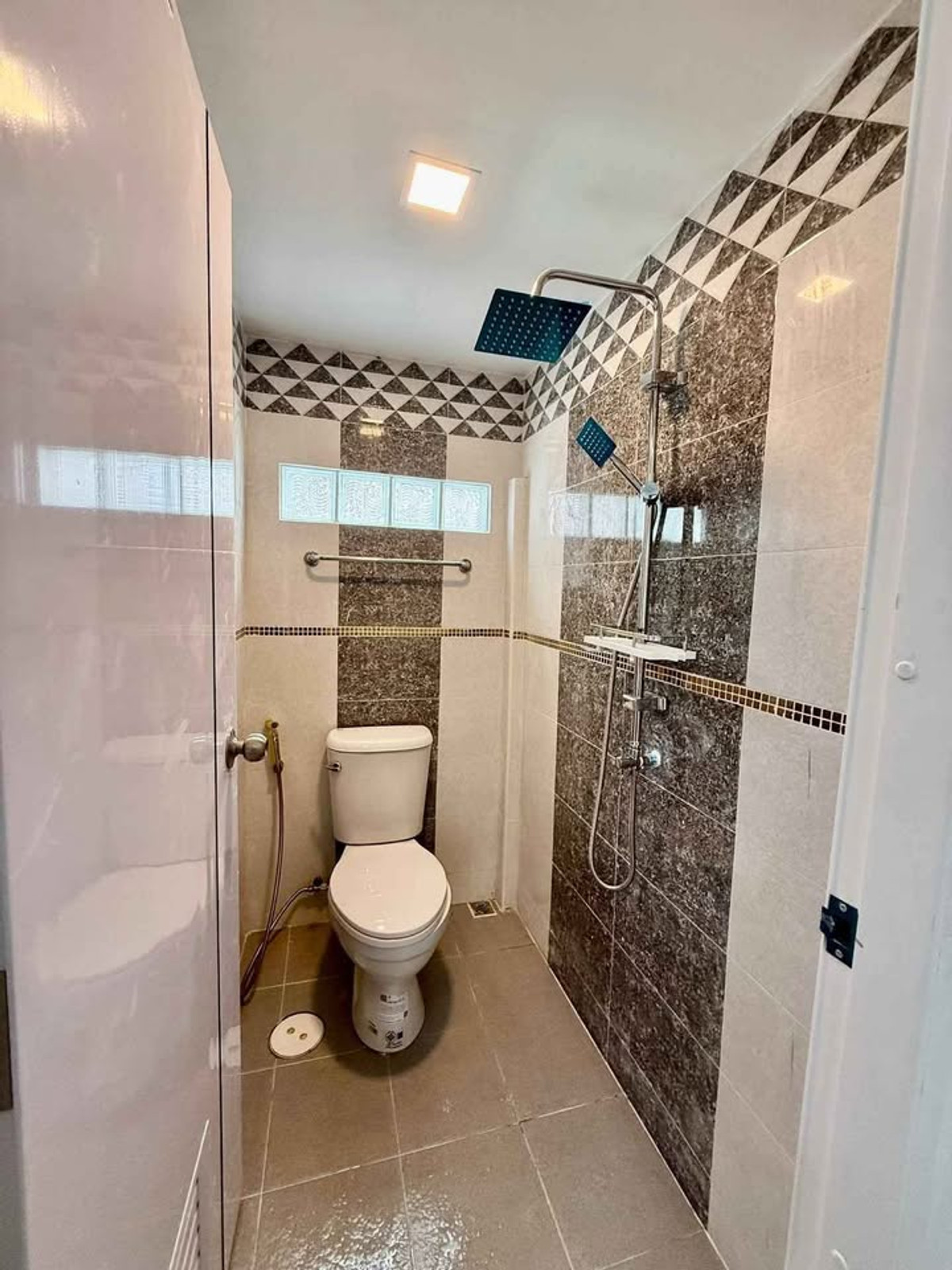 ขายบ้านพัทยา บางแสน ชลบุรี สัตหีบ : หมู่บ้าน พัทยารุ่งเรือง / 3 ห้องนอน (ขาย), Moo Baan Pattaya Rungrueng / 3 Bedrooms (FOR SALE) BEWN121