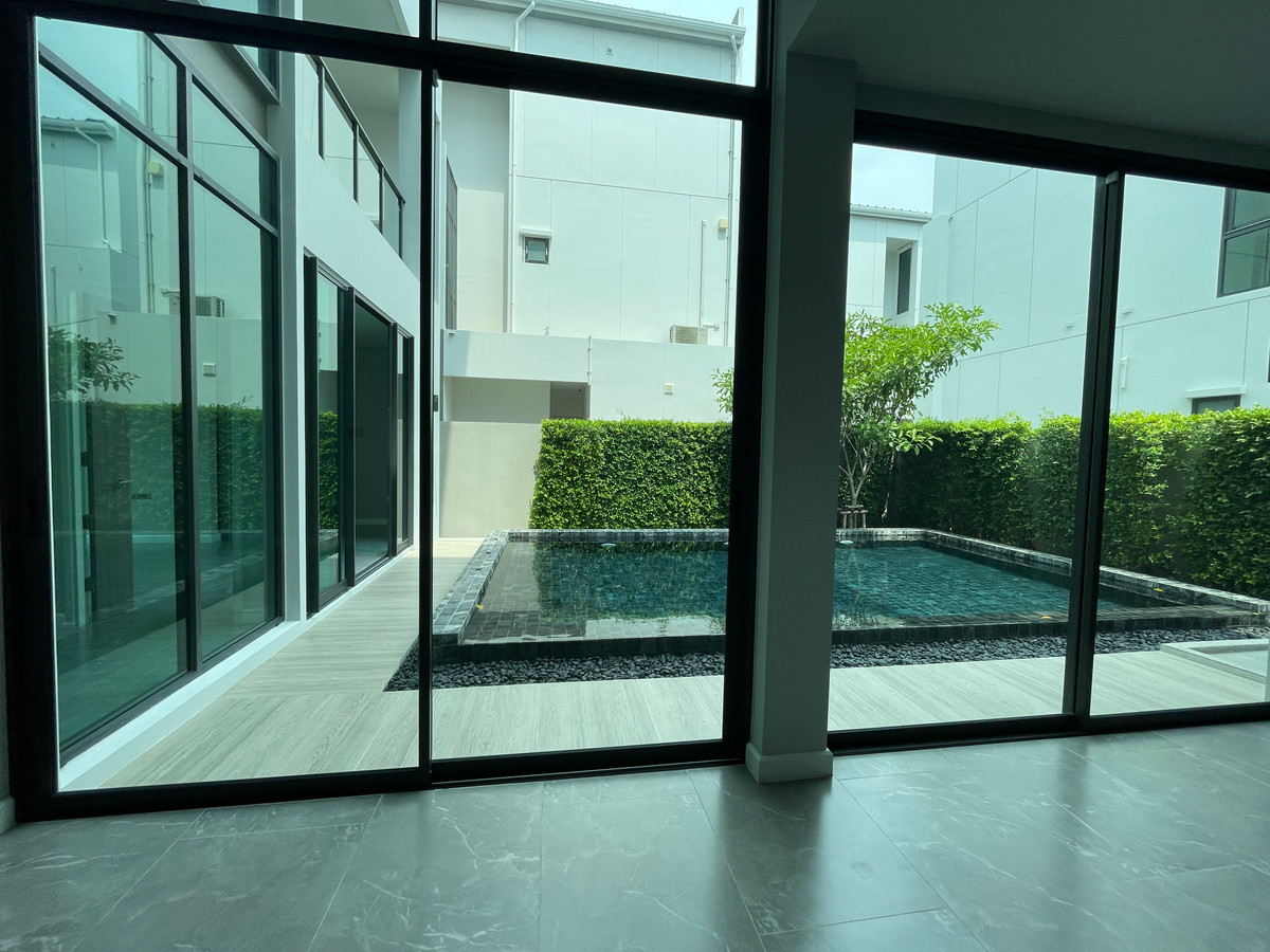 ขายบ้านบางนา แบริ่ง ลาซาล : ขายด่วน! THE ONE Signature Bangna-Rama 9 — นิยามใหม่ของ Pool Villa หรู 3 ชั้น พร้อม Multiverse ฟังก์ชันเพื่อทุกคนในครอบครัว