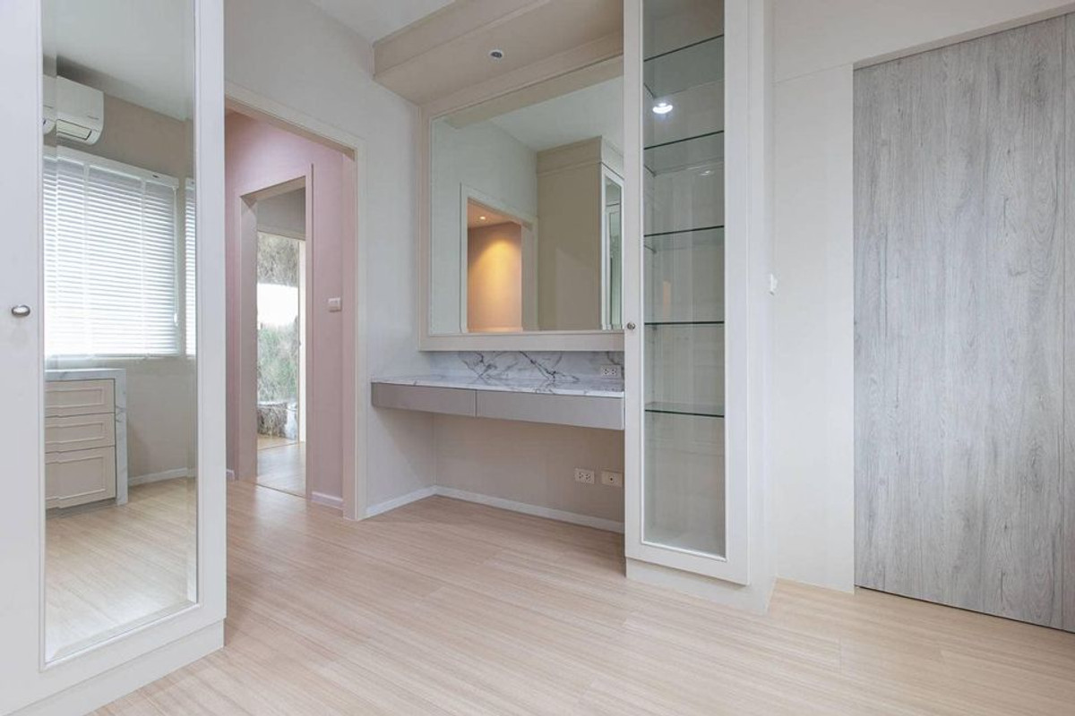 ขายทาวน์โฮมอ่อนนุช อุดมสุข : ทาวน์โฮม บ้านกลางเมือง สุขุมวิท 77 / 2 ห้องนอน (ขายพร้อมผู้เช่า), Townhome Baan Klang Muang Sukhumvit 77 / 2 Bedrooms (SALE WITH TENENT) FON249