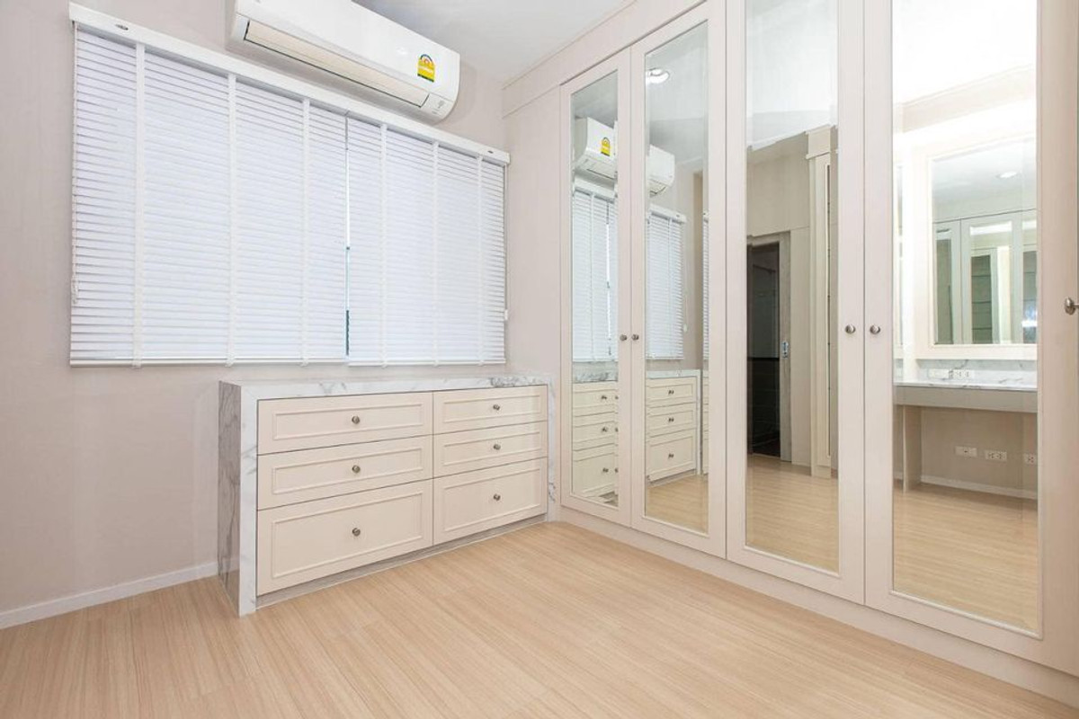 ขายทาวน์โฮมอ่อนนุช อุดมสุข : ทาวน์โฮม บ้านกลางเมือง สุขุมวิท 77 / 2 ห้องนอน (ขายพร้อมผู้เช่า), Townhome Baan Klang Muang Sukhumvit 77 / 2 Bedrooms (SALE WITH TENENT) FON249