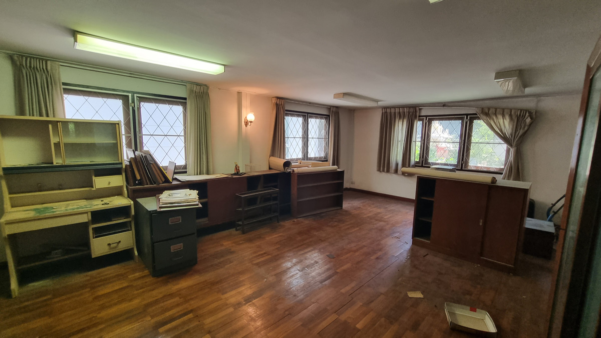 ให้เช่าบ้านสุขุมวิท อโศก ทองหล่อ : ให้เช่าบ้านเดี่ยว พร้อมสวนและที่จอดรถ 6 คัน – ทำเลพร้อมพงษ์ / ทองหล่อ   เหมาะสำหรับทำ สปา ร้านอาหาร คาเฟ่ หรือธุรกิจบริการ