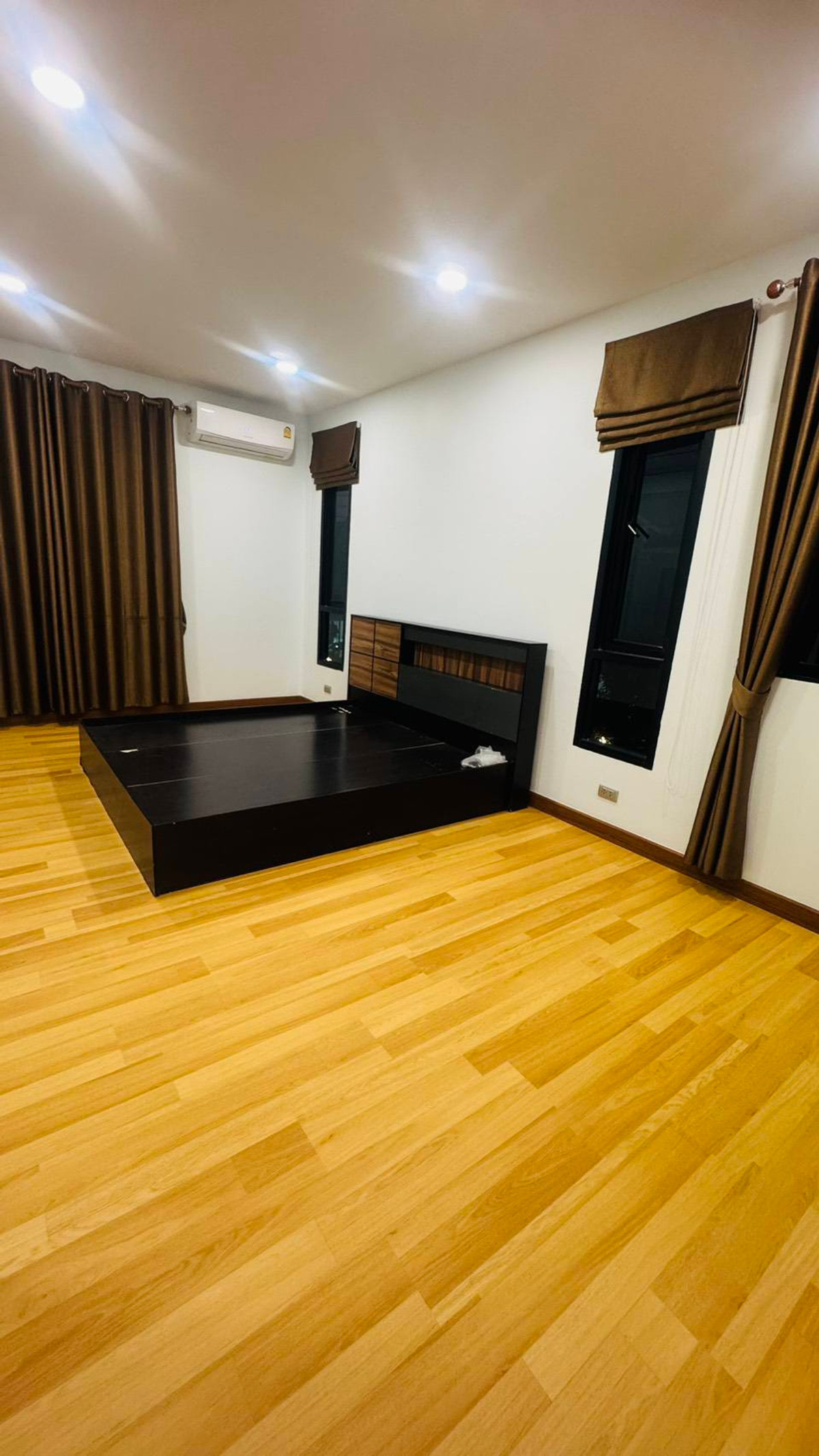 For SalePattaya, Bangsaen, Chonburi : Corner house, lots of space, near Laem Chabang Industrial Estate 🔥 Maneerin Village Laemchabang - Banglamung / 4 bedrooms (for sale), Maneerin Village Laemchabang - Banglamung / 4 Bedrooms (FOR SALE) BEWN114