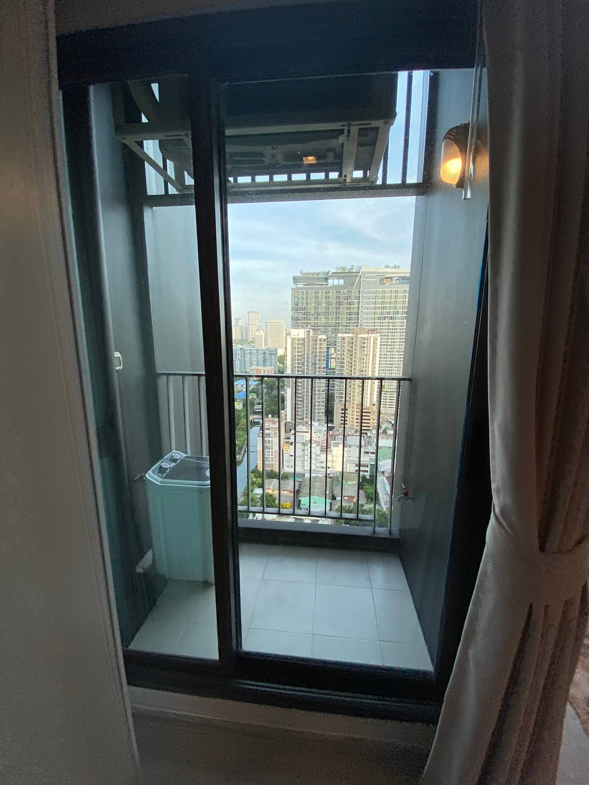 For RentCondoRama9, Petchburi, RCA : Condo for rent near MRT Rama 9 | Life Asoke Rama9 | near MRT Central Rama 9 Convenient travel