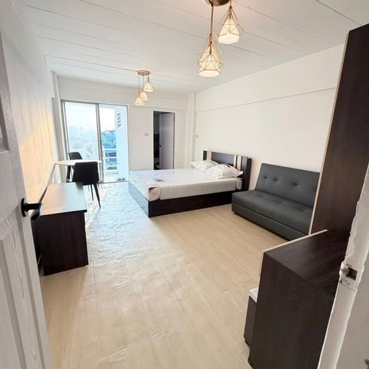 For RentCondoBang kae, Phetkasem : Nirun City Bang Khae, 9-storey condo for rent.