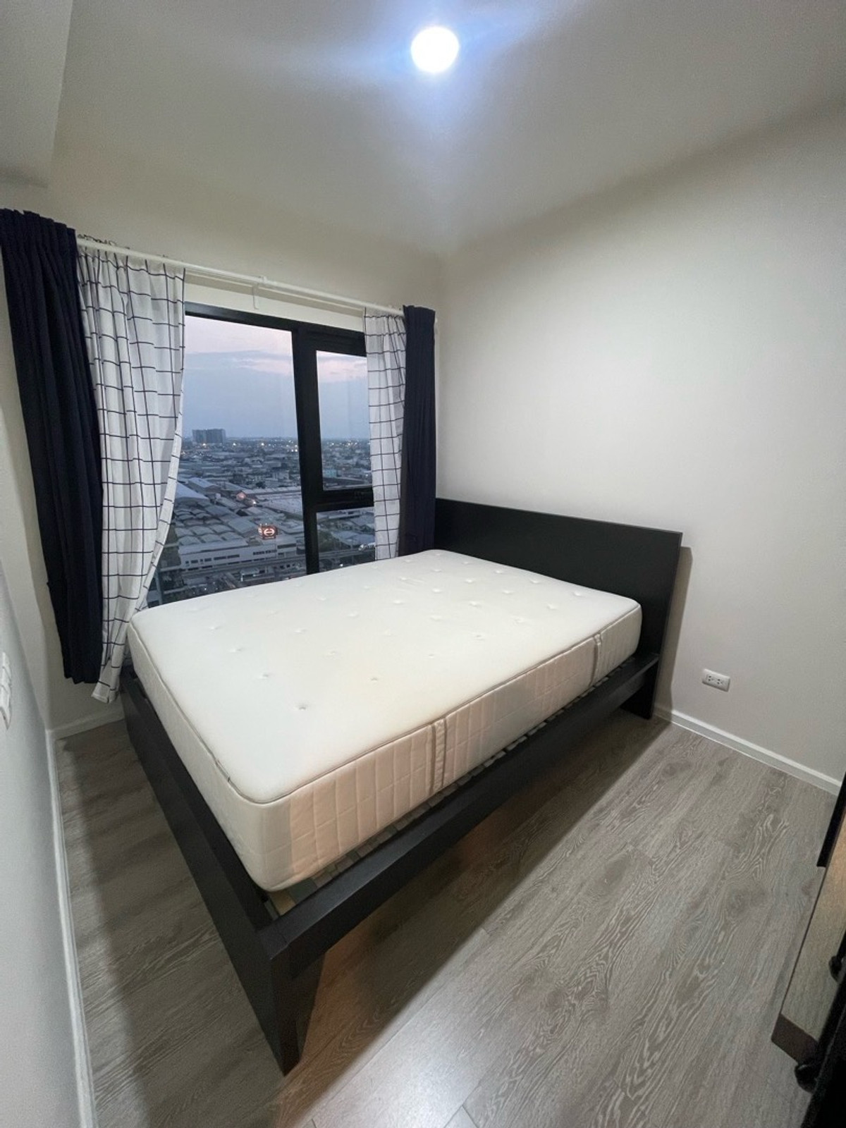 ให้เช่าคอนโดสมุทรปราการ สำโรง : ชั้นสูง วิวสวย พร้อมอยู่ ราคาต่อรองได้