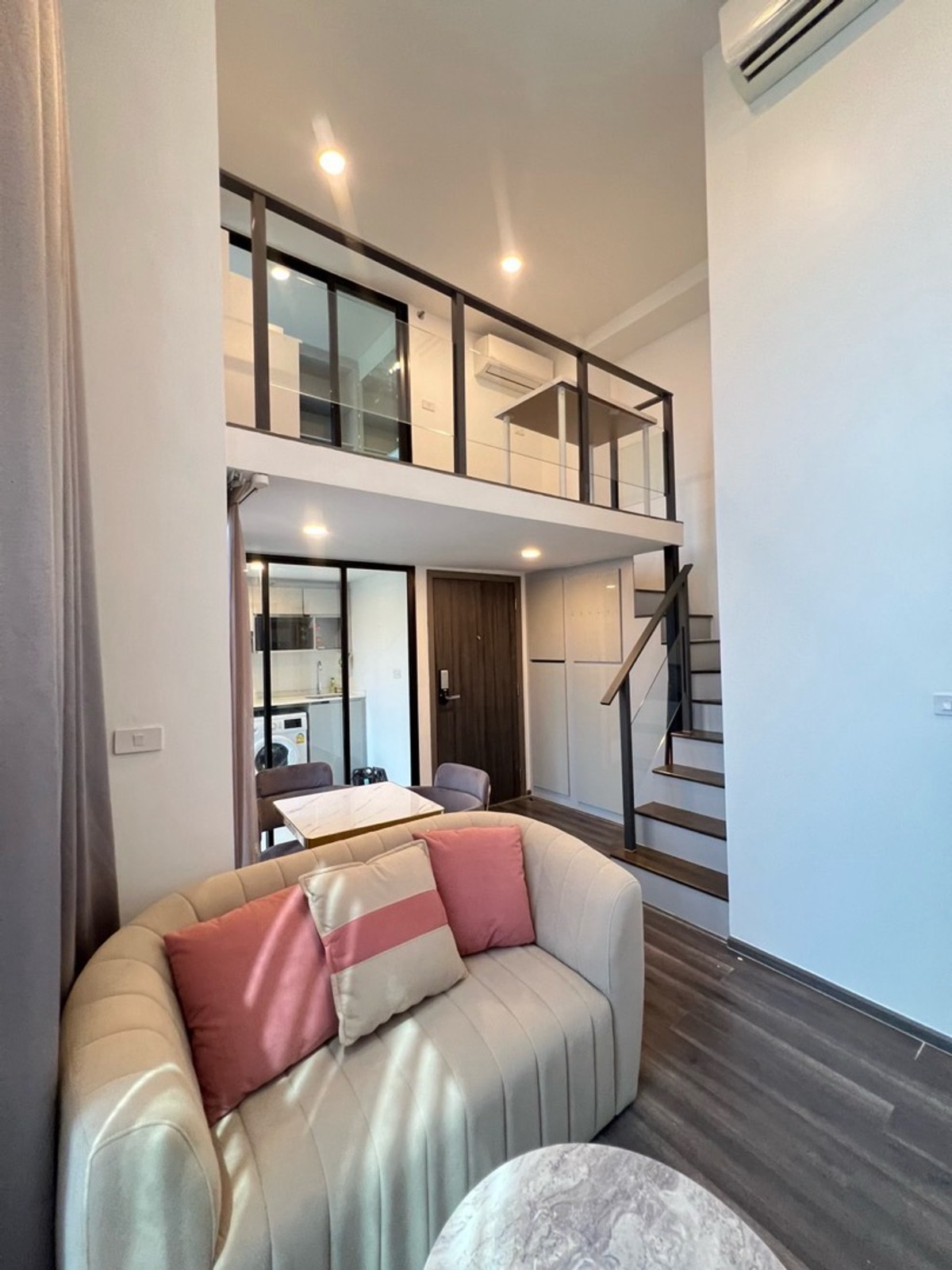 ให้เช่าคอนโดพระราม 9 เพชรบุรีตัดใหม่ RCA : เช่า 2 Bedroom Duplex ใกล้ MRT Rama9