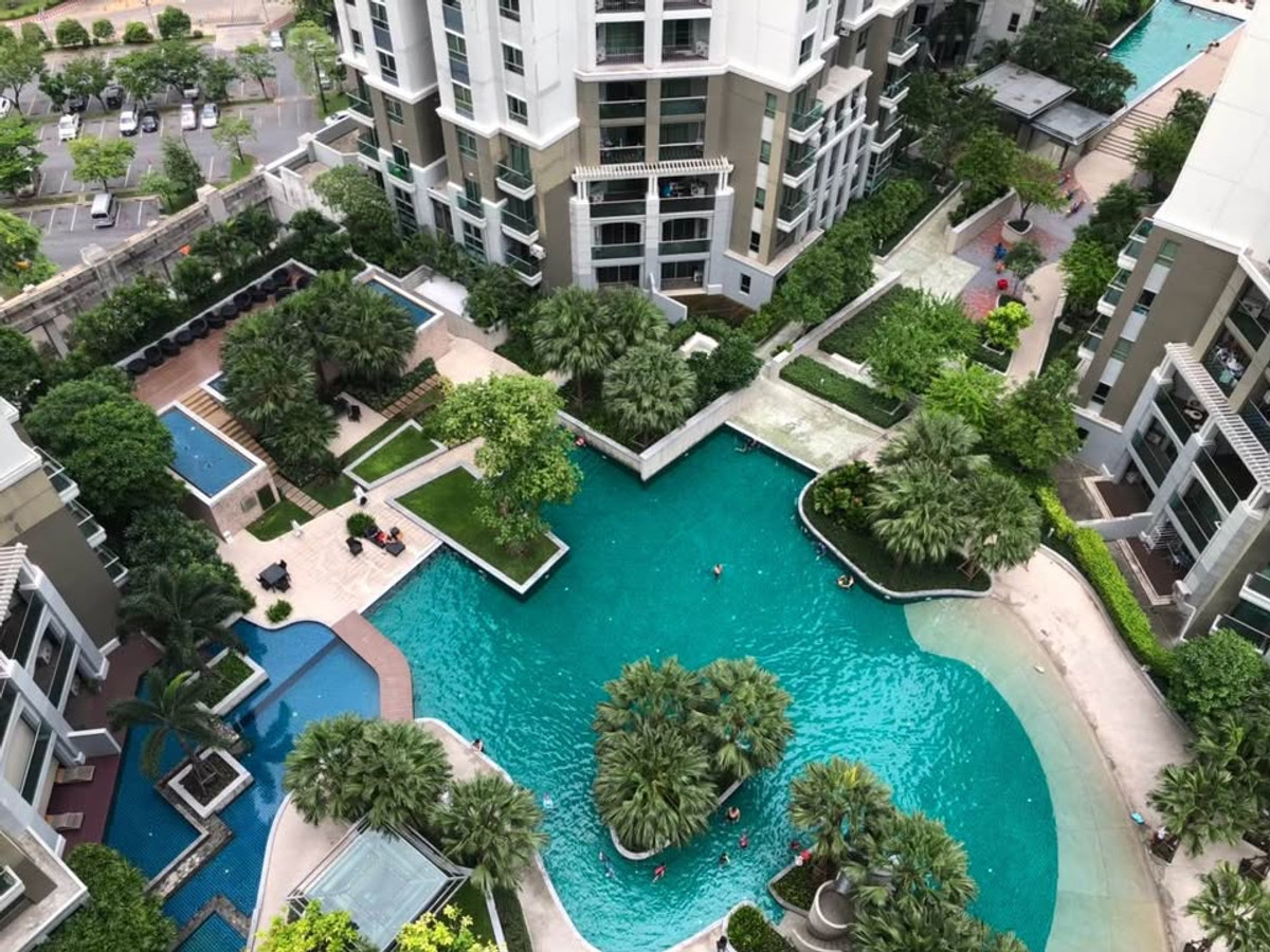 For RentCondoRama9, Petchburi, RCA : Condo for rent near MRT Rama 9 | Belle Grand Rama 9 | 2 bedrooms, large island kitchen, next to Central Plaza Rama 9.