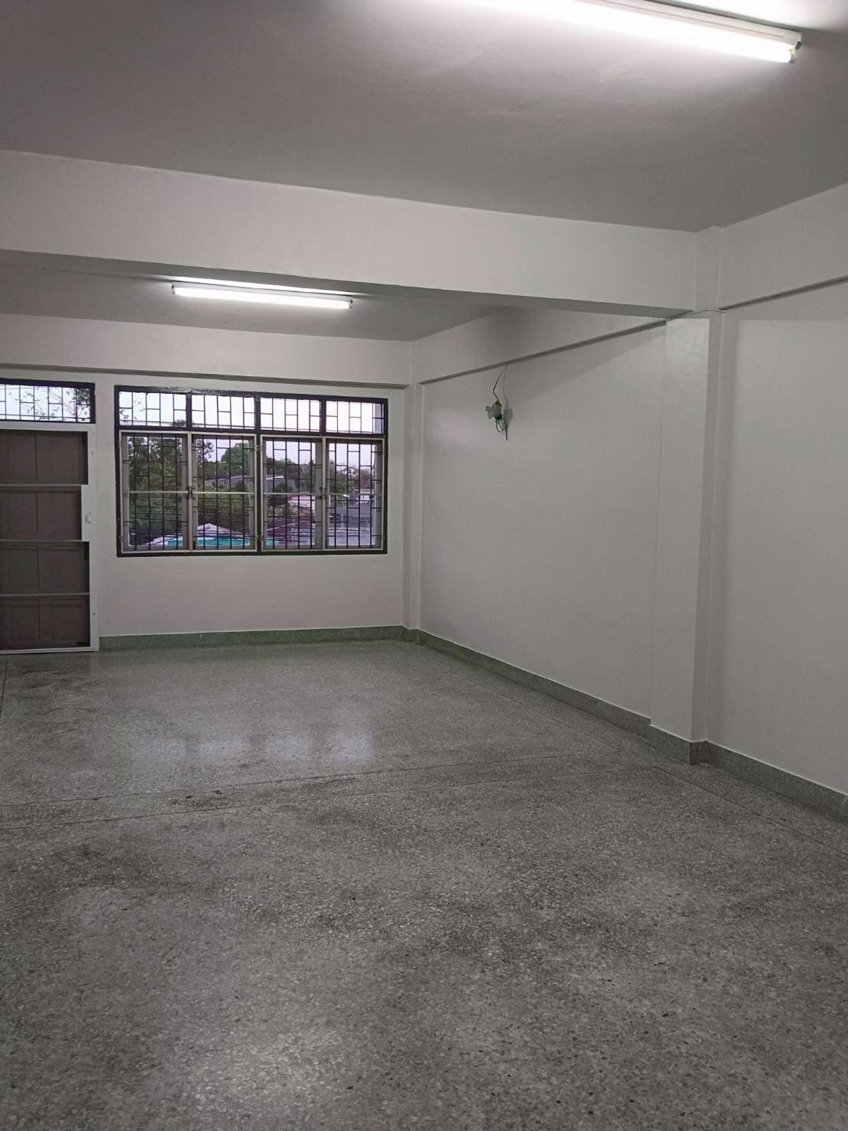 For RentShop HouseNakhon Si Thammarat : For rent, commercial building, 3 and a half floors, Pho Sadet, Nakhon Si Thammarat Province, next to 6 lane road, property code: T8234
