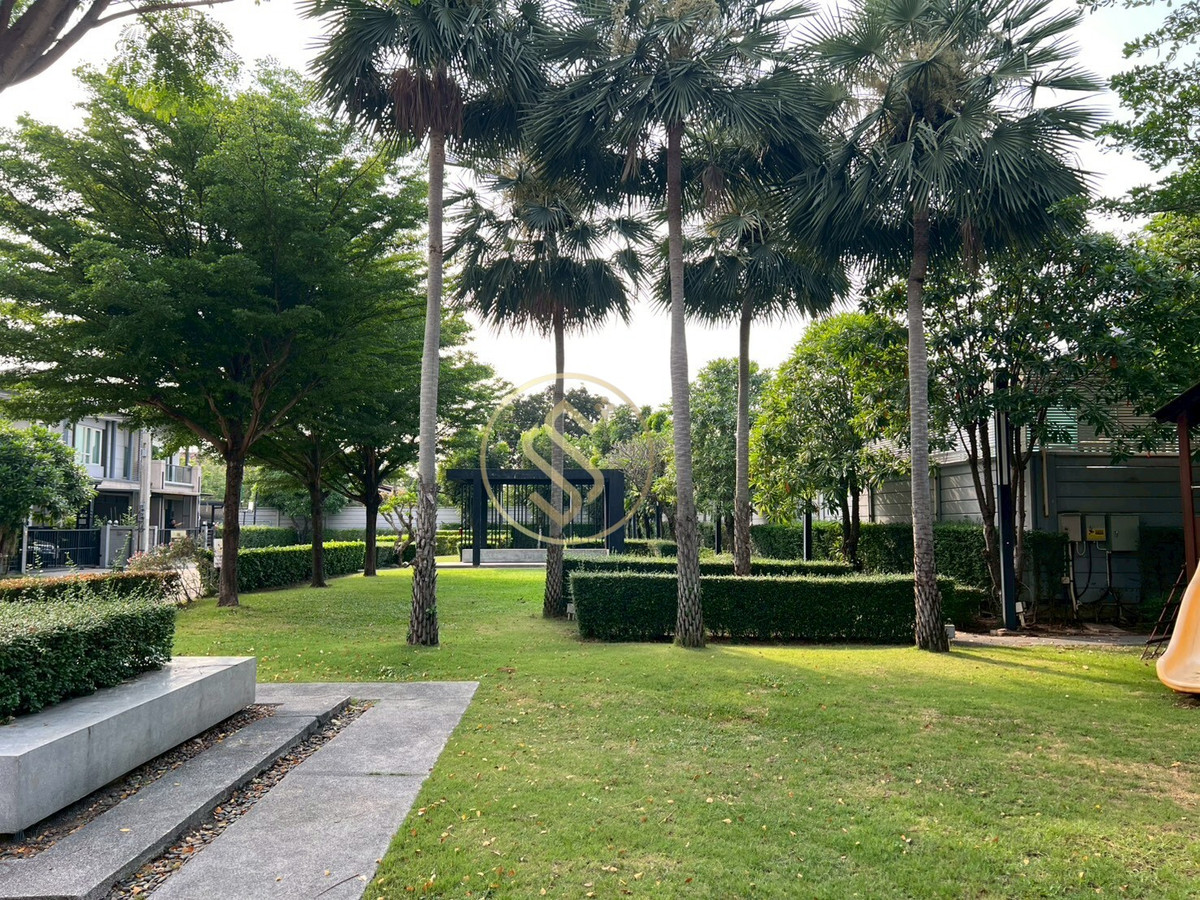 For SaleHouseNonthaburi, Bang Yai, Bangbuathong : Urgent sale, 2-story detached house, The City Ratchaphruek project, Bang Len Subdistrict, Bang Yai District, beautiful house, back side, in front of a shady garden.