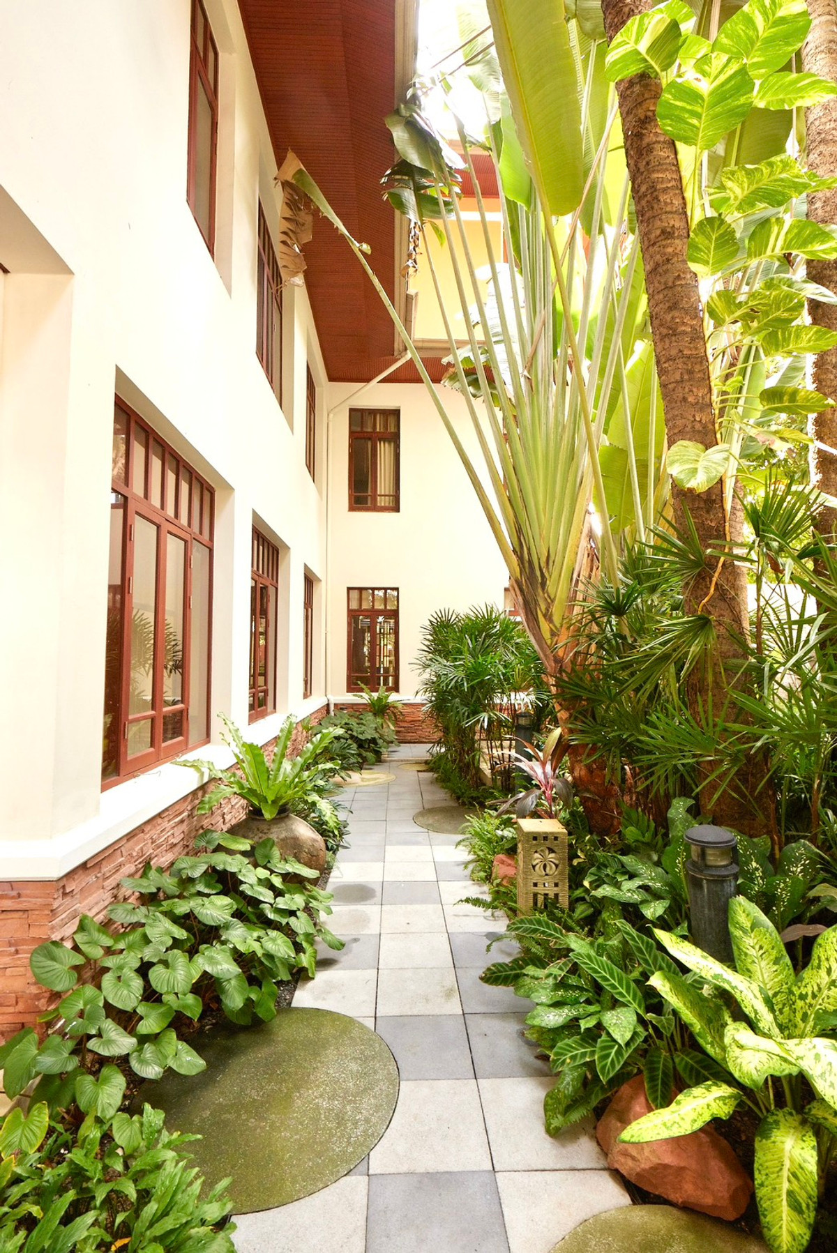 ให้เช่าบ้านสุขุมวิท อโศก ทองหล่อ : ให้เช่า บ้าน House Ekamai 10  4 ห้องนอน 620 ตร.ม. สระว่ายน้ำส่วนตัว   Pet friendly พร้อมเข้าอยู่ 