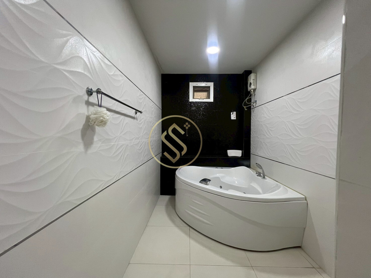 For SaleHouseNonthaburi, Bang Yai, Bangbuathong : Urgent sale, 2-story detached house, The City Ratchaphruek project, Bang Len Subdistrict, Bang Yai District, beautiful house, back side, in front of a shady garden.