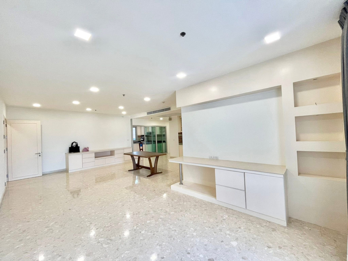 For RentCondoSukhumvit, Asoke, Thonglor : Luxury condo for rent, Nusasiri Grand Ekkamai, large room 115 sq m., next to BTS Ekkamai, has maid's room.