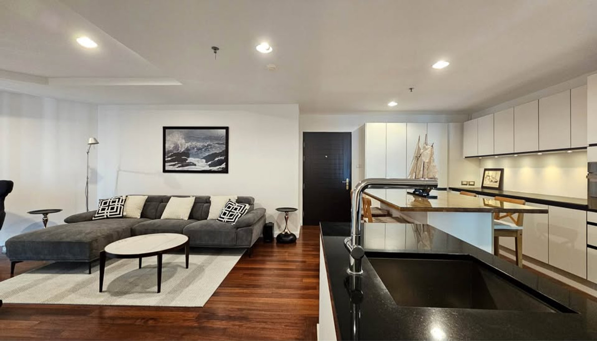 For RentCondoRama9, Petchburi, RCA : Condo for rent near MRT Rama 9 | Belle Grand Rama 9 | 2 bedrooms, large island kitchen, next to Central Plaza Rama 9.