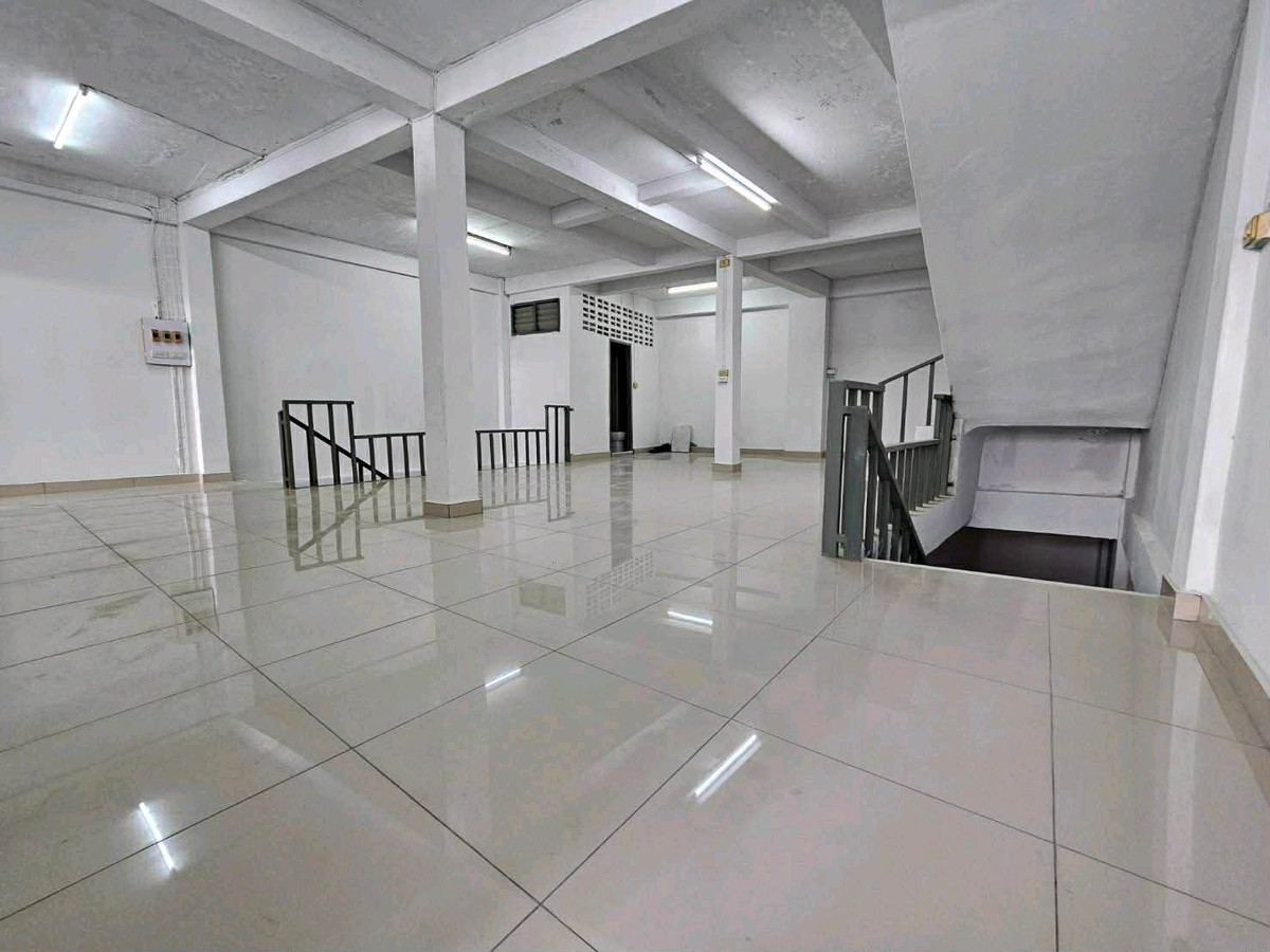 For RentShop HouseRama3 (Riverside),Satupadit : 🏢 Commercial Building for Rent – 6 Floors (2 Connected Units, Newly Renovated)
Including mezzanine floor and rooftop
