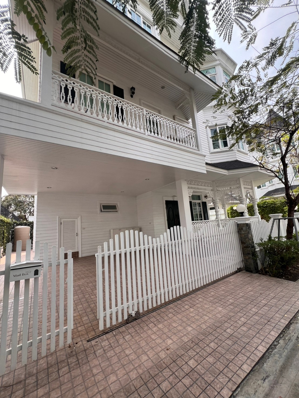ให้เช่าบ้านบางนา แบริ่ง ลาซาล : แฟนตาเซีย วิลล่า 4 / 4 ห้องนอน (เช่า), Fantasia Villa 4 / 4 Bedrooms (FOR RENT) YOK106