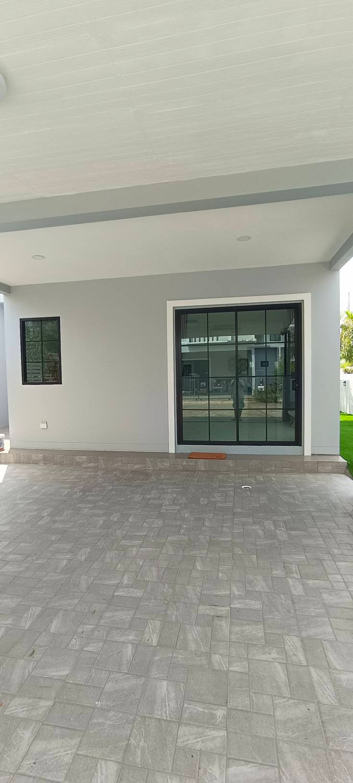 For SalePattaya, Bangsaen, Chonburi : Corner house, lots of space, near Laem Chabang Industrial Estate 🔥 Maneerin Village Laemchabang - Banglamung / 4 bedrooms (for sale), Maneerin Village Laemchabang - Banglamung / 4 Bedrooms (FOR SALE) BEWN114