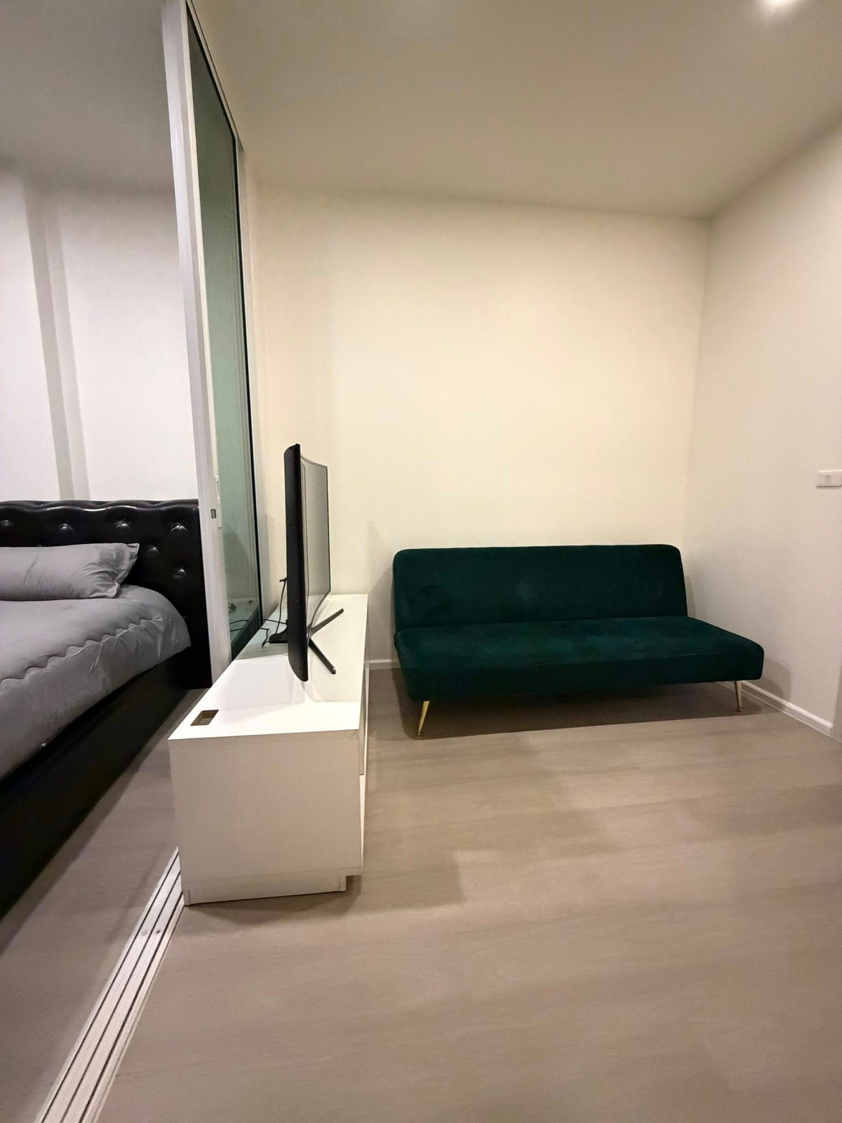 For RentCondoPinklao, Charansanitwong : Condo, 16th floor, fully furnished, beautifully decorated, for rent in Charansanitwong-Bang Phlat area, near MRT Bang Phlat, only 65 meters.