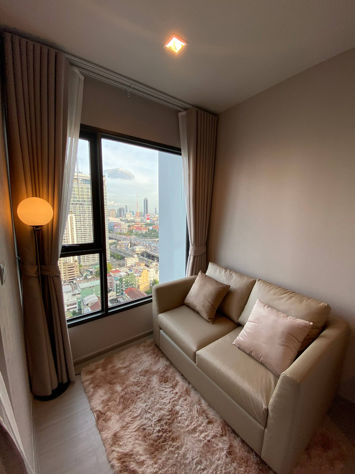 For RentCondoRama9, Petchburi, RCA : Condo for rent near MRT Rama 9 | Life Asoke Rama9 | near MRT Central Rama 9 Convenient travel