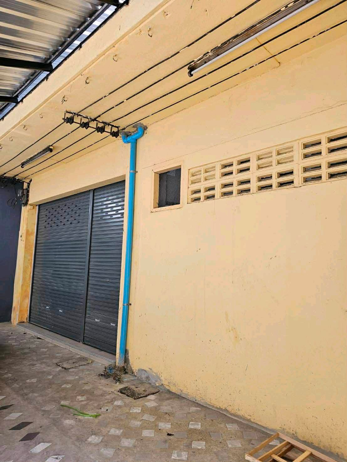 For RentShop HouseRama3 (Riverside),Satupadit : 🏢 Commercial Building for Rent – 6 Floors (2 Connected Units, Newly Renovated)
Including mezzanine floor and rooftop