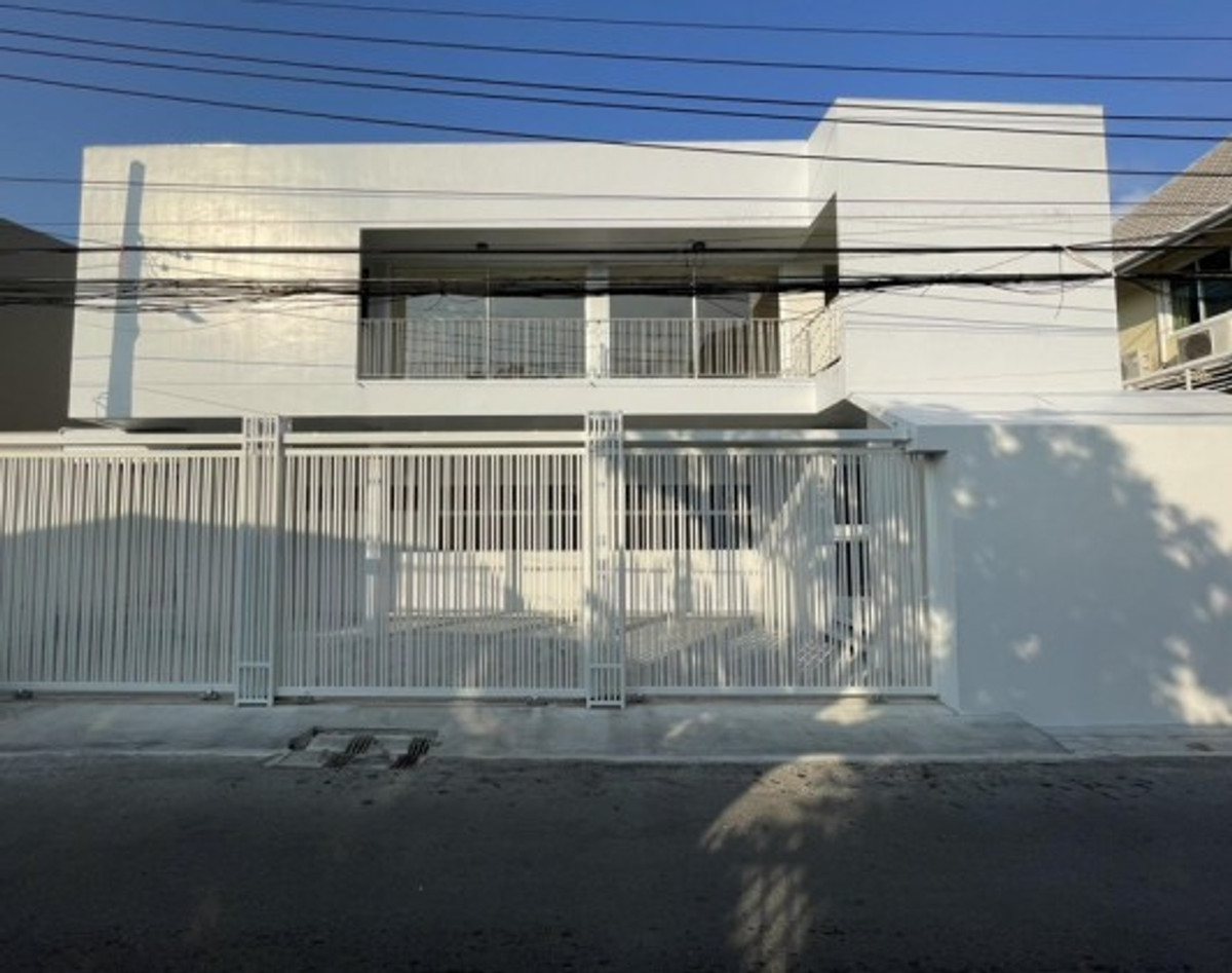 ให้เช่าโฮมออฟฟิศรัชดา ห้วยขวาง : โทร. 081-632-0632 ให้เช่าโฮมออฟฟิศ / บ้านเดี่ยว 2 ชั้น ทำเล สุทธิสาร ห้วยขวาง / ซอยวัฒนานิเวศน์ / ใกล้ MRTสุทธิสาร / Renovate ใหม่ทั้งหลัง / แอร์ 4 เครื่อง / อยู่อาศัย หรือ Home Office