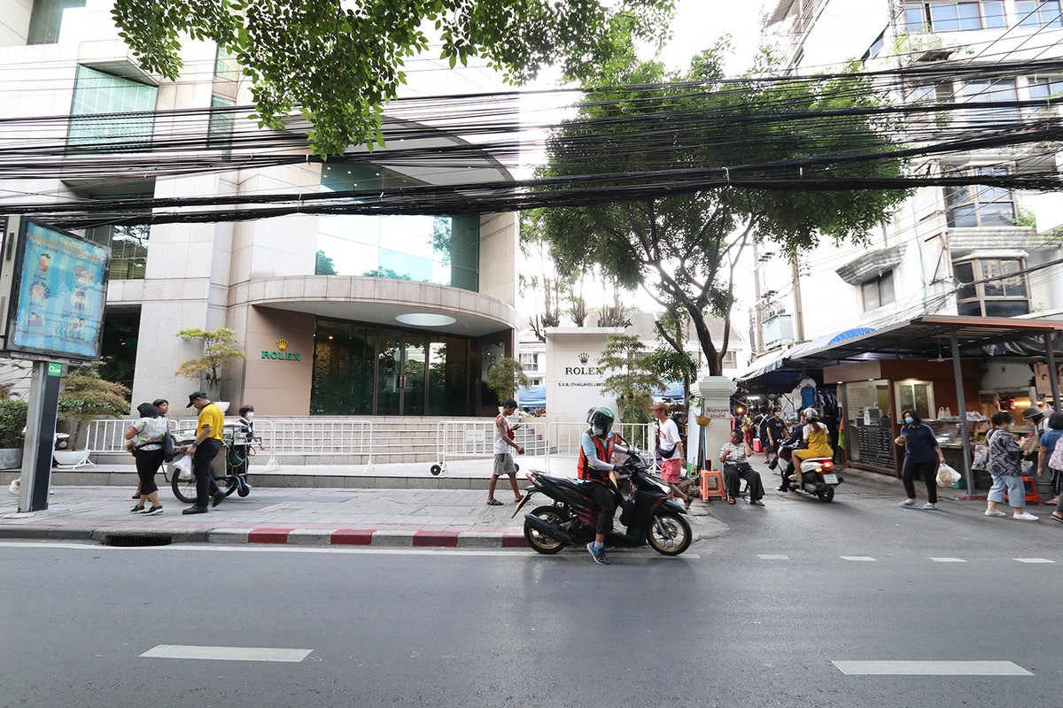 For RentShop HouseWitthayu, Chidlom, Langsuan, Ploenchit : 🟡 For Rent | 2-Unit Retail Space | 260 sqm | Prime Wireless Road