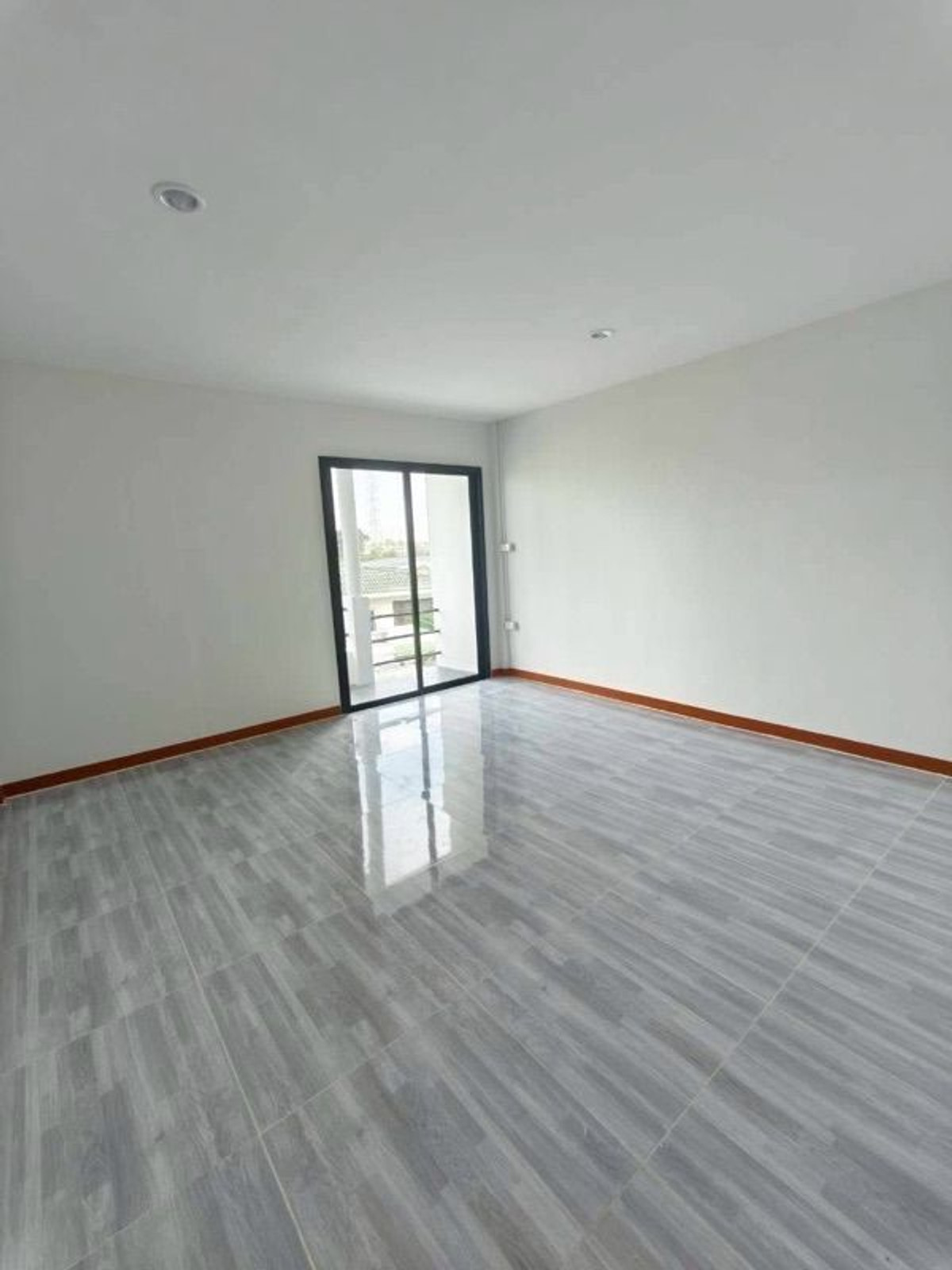 ให้เช่าบ้านสมุทรปราการ สำโรง : ให้เช่า 18ตรว 4นอน3น้ำ ทาวน์โฮม 3 ชั้น สุธาวี เทพารักษ์ กม10